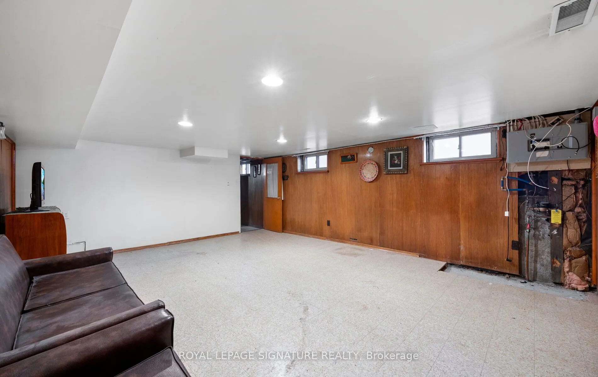 69 Chambers Avenue