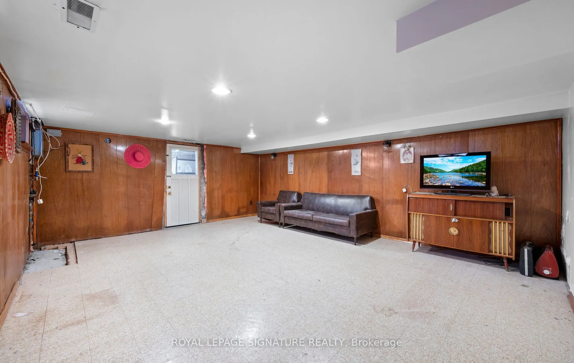 69 Chambers Avenue
