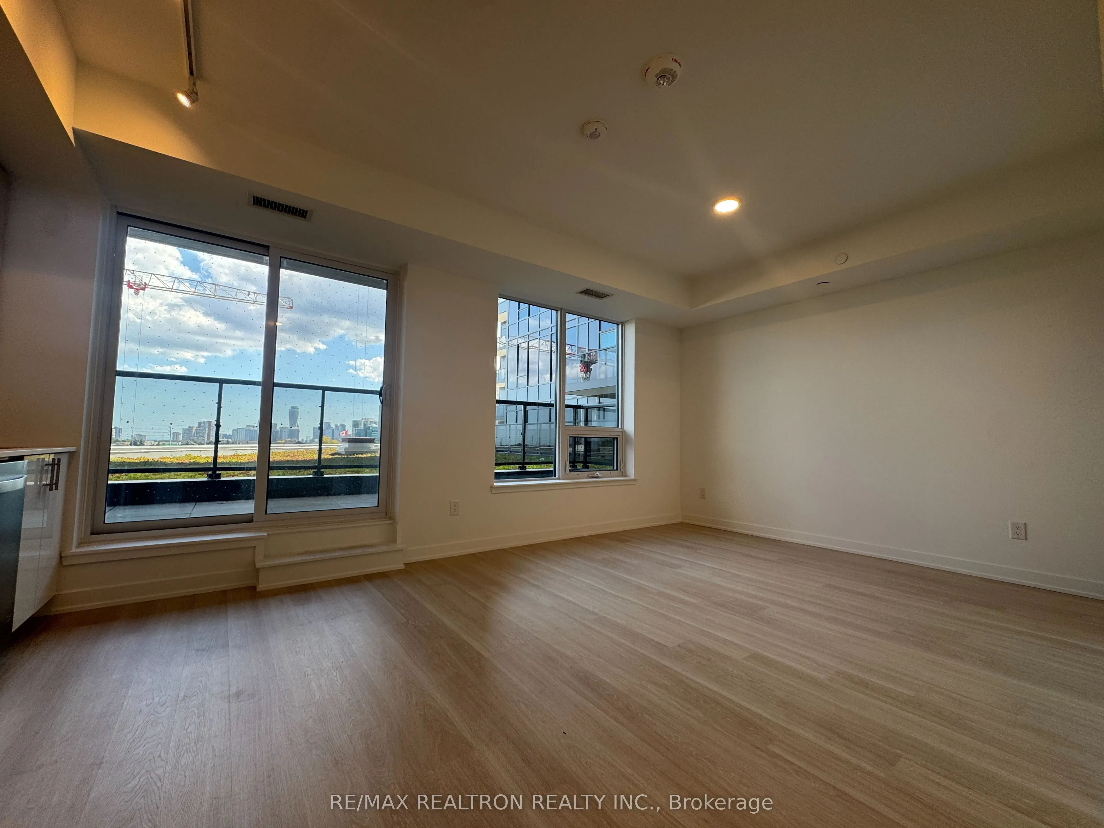 5105 Hurontario Street, #339