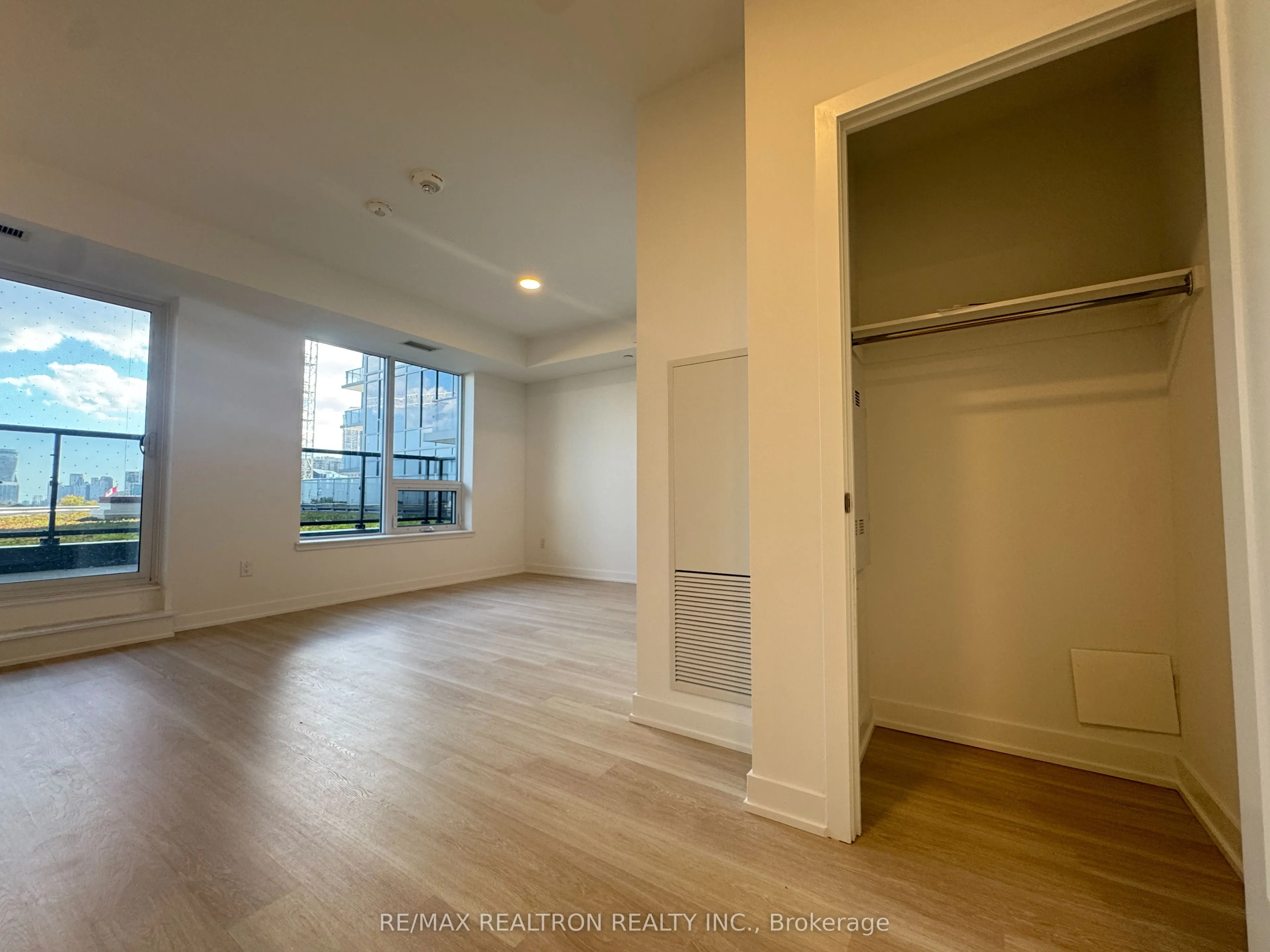 5105 Hurontario Street, #339