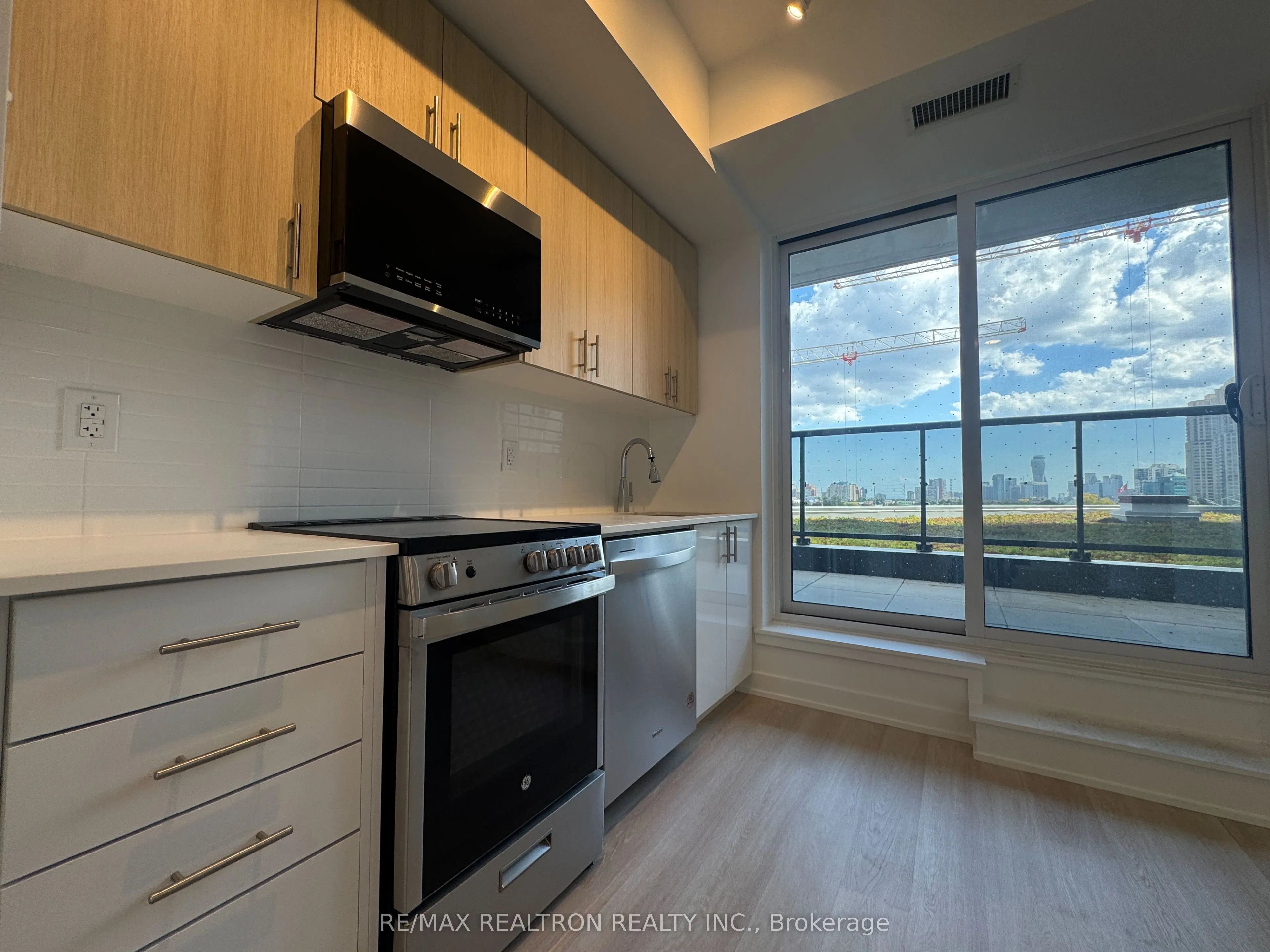 5105 Hurontario Street, #339