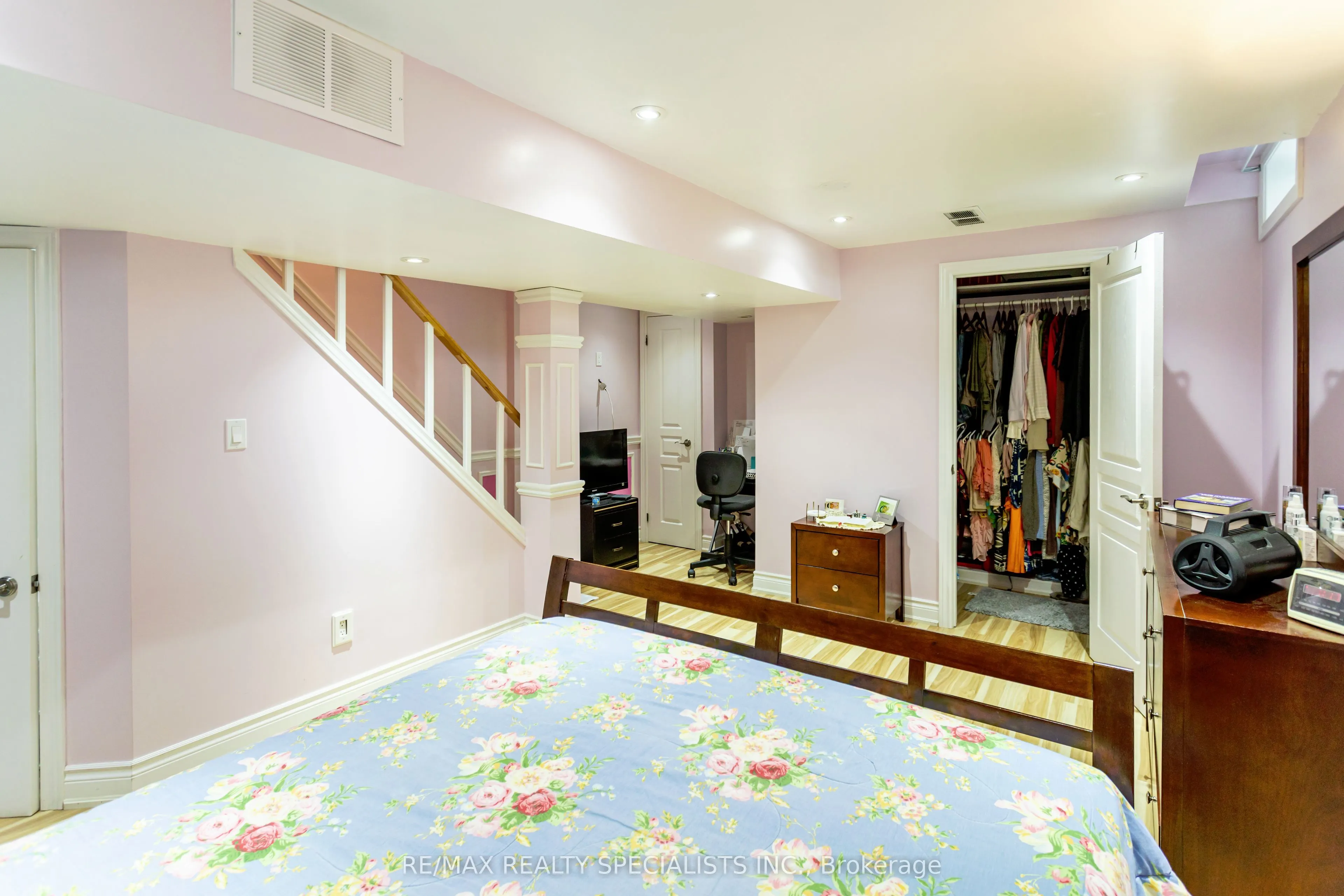 5449 Rochelle Way
