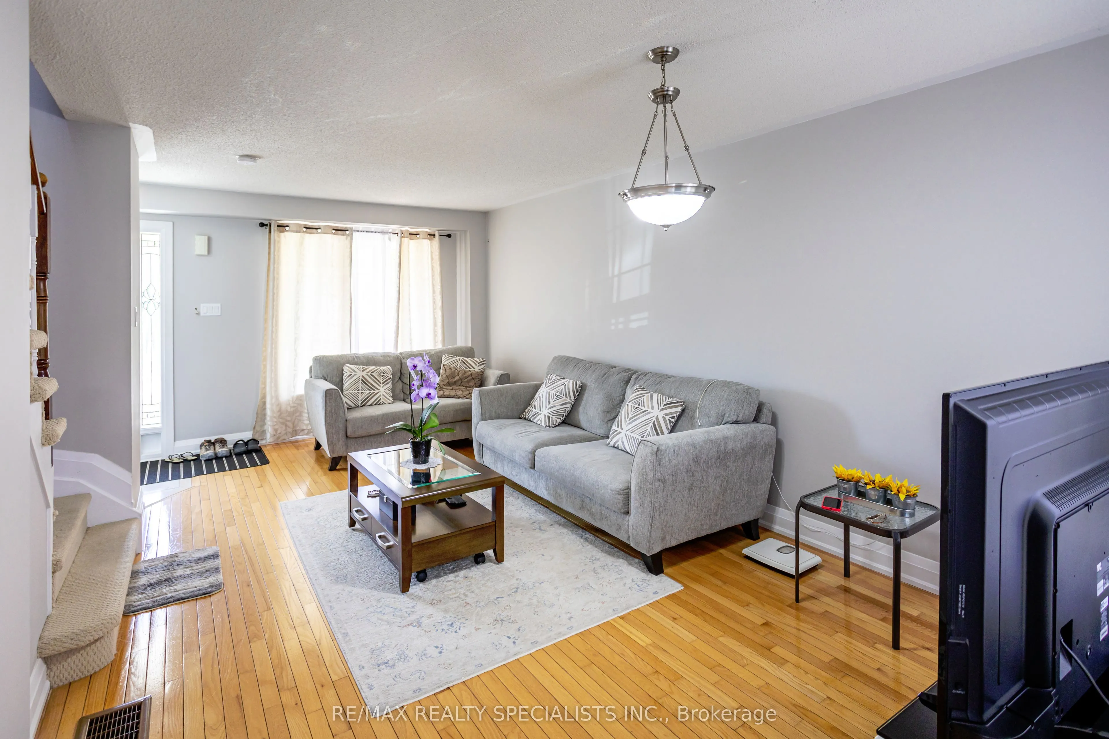 5449 Rochelle Way