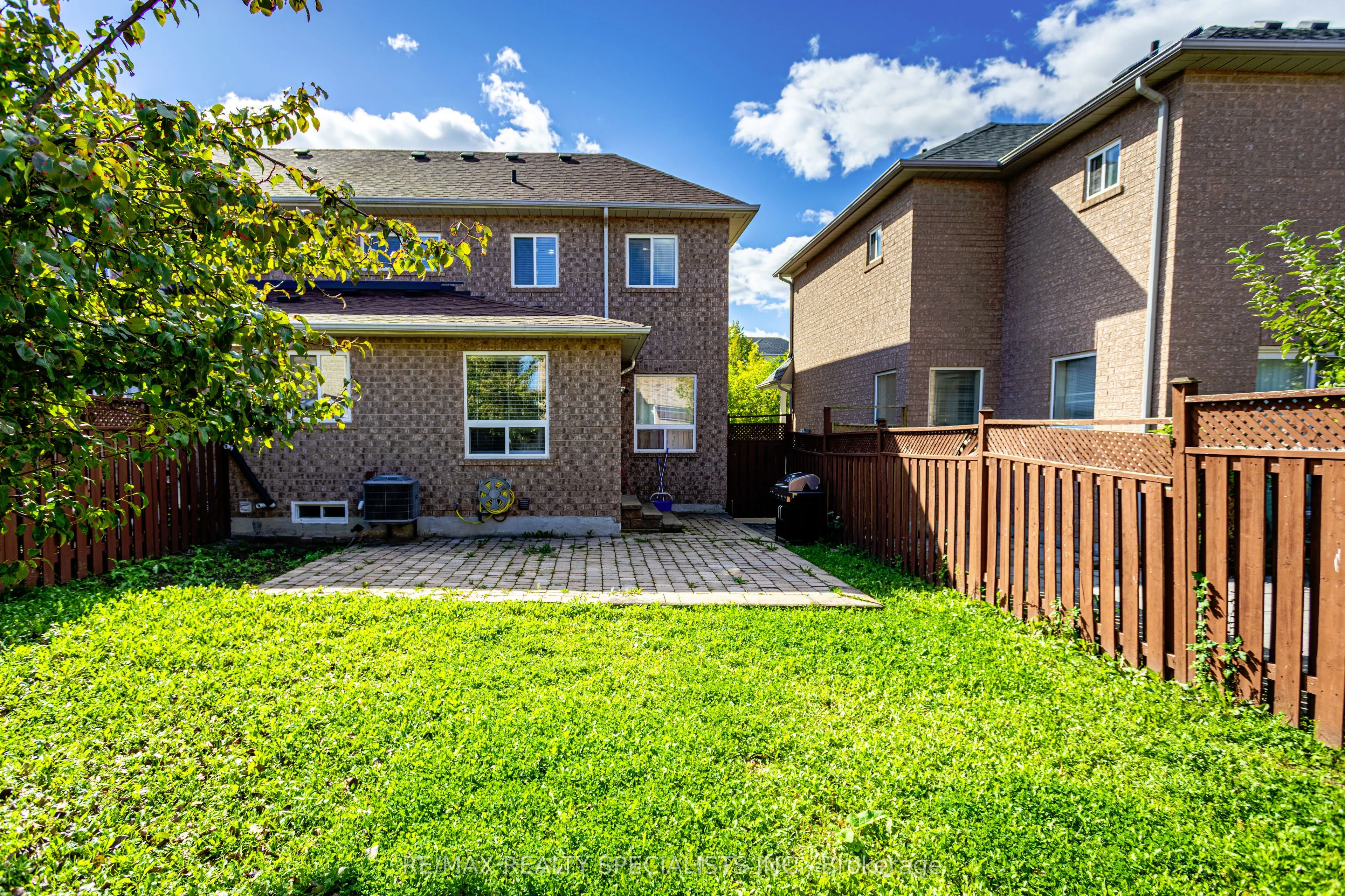 5449 Rochelle Way