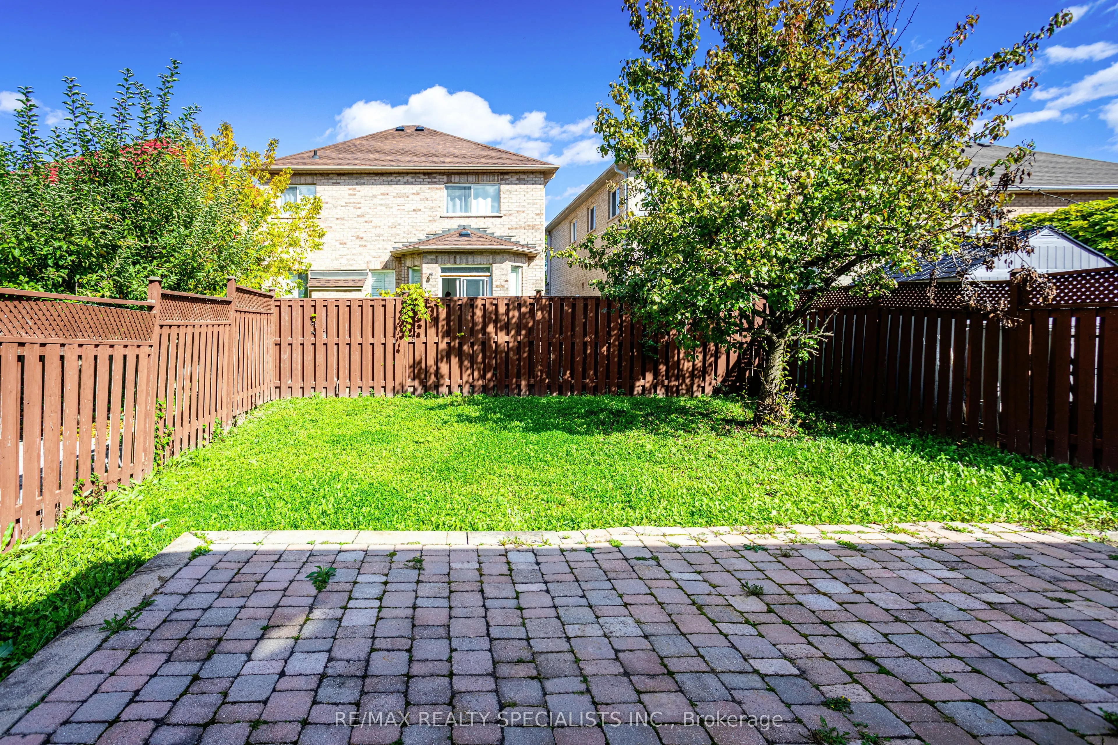 5449 Rochelle Way