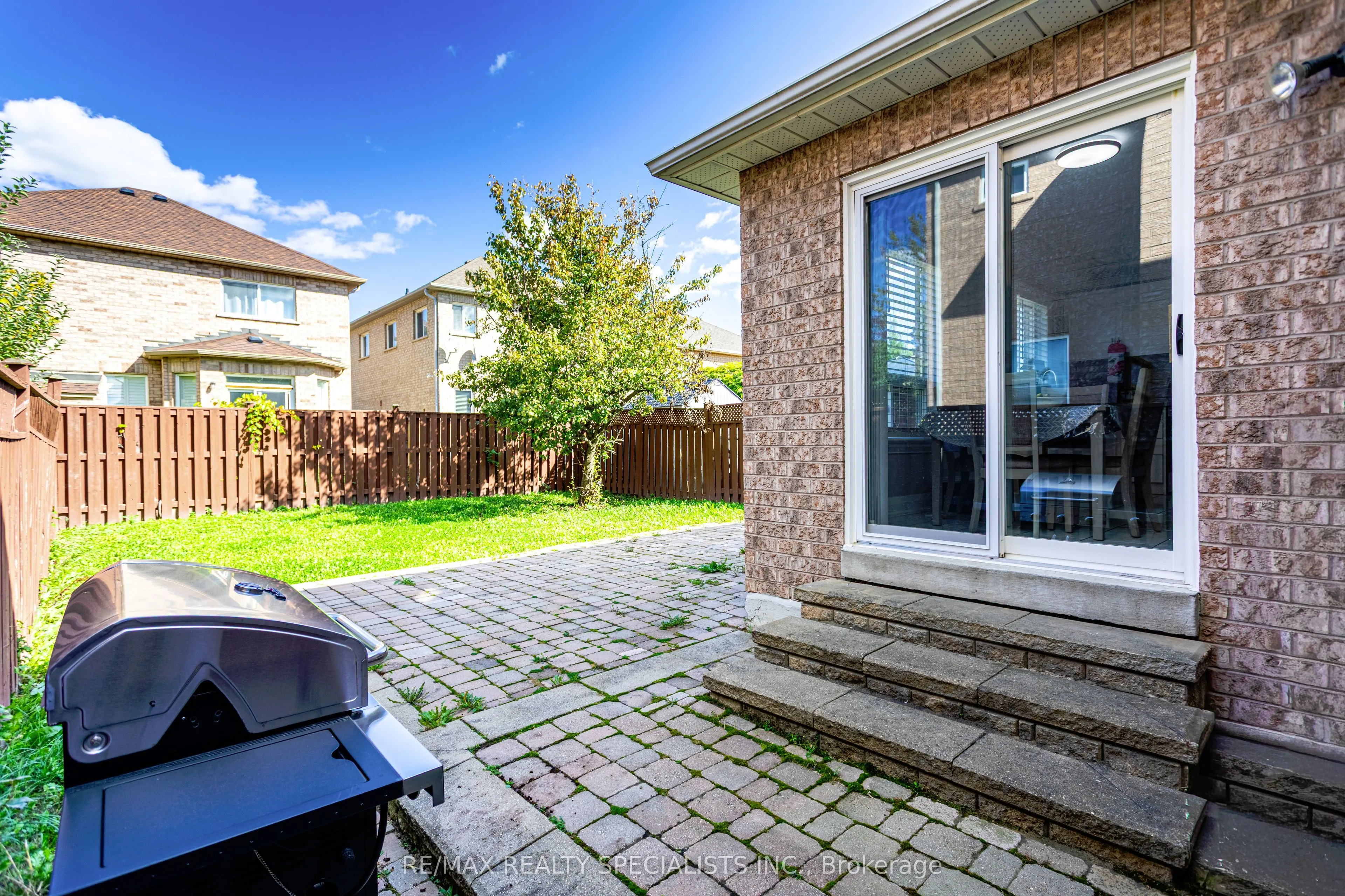 5449 Rochelle Way