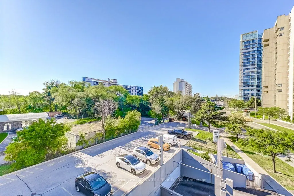 20 Speers Road, #401
