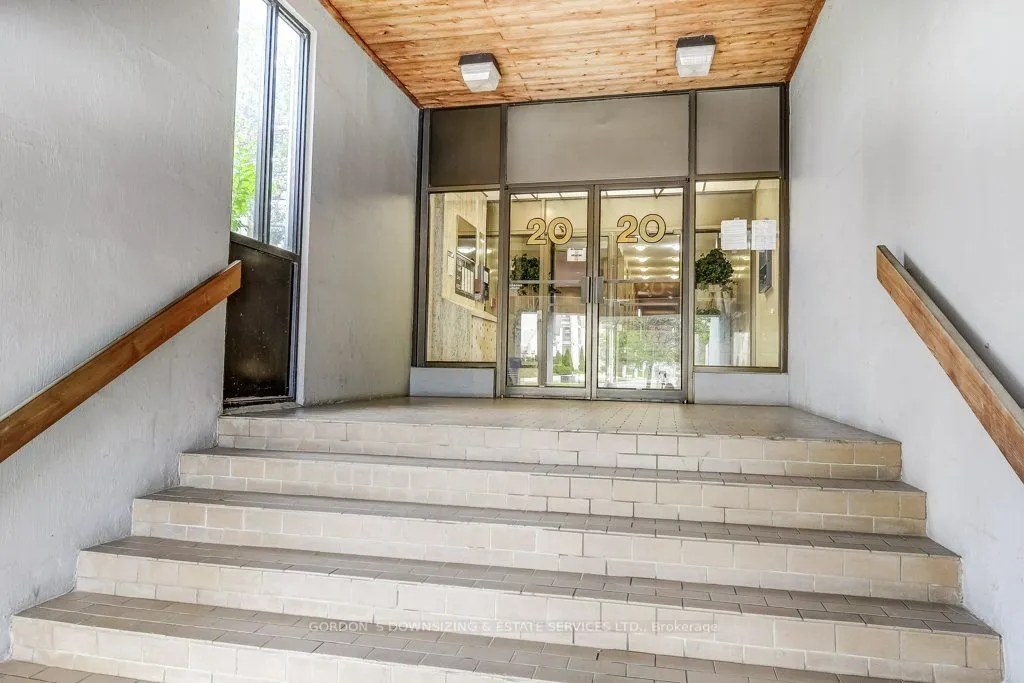 20 Speers Road, #401