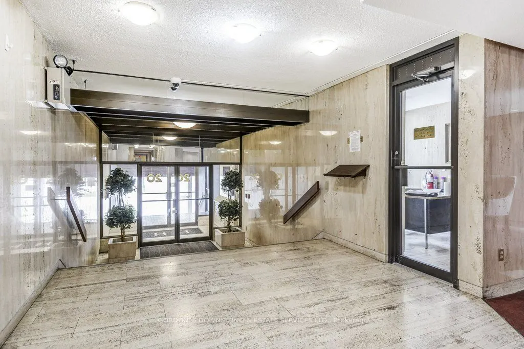 20 Speers Road, #401