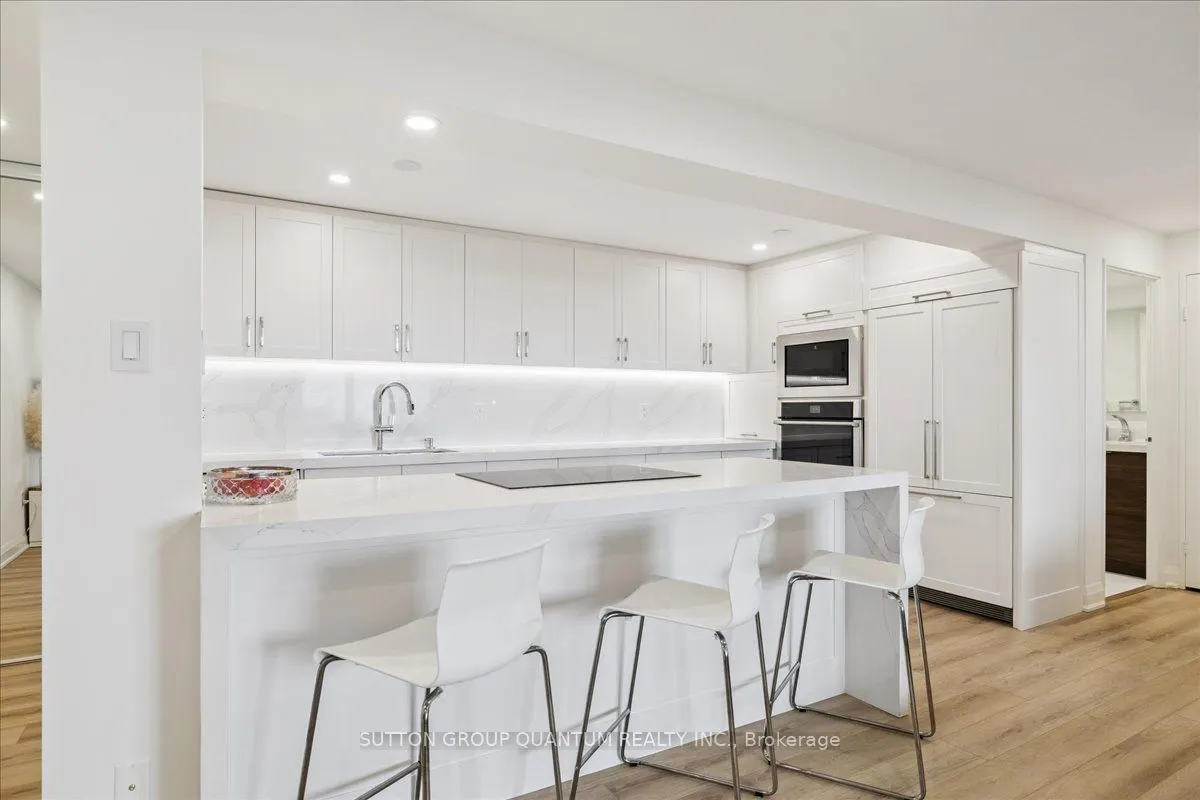 1515 Lakeshore Road E, #1404