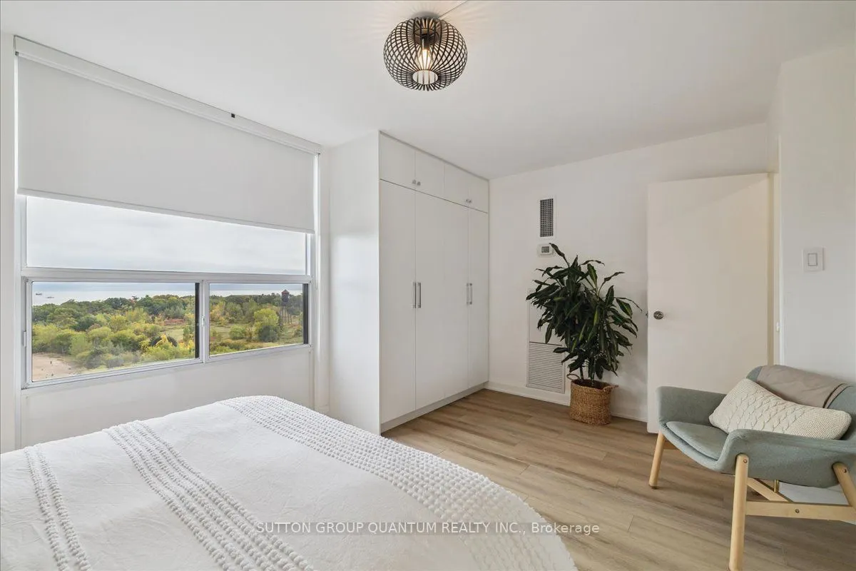 1515 Lakeshore Road E, #1404