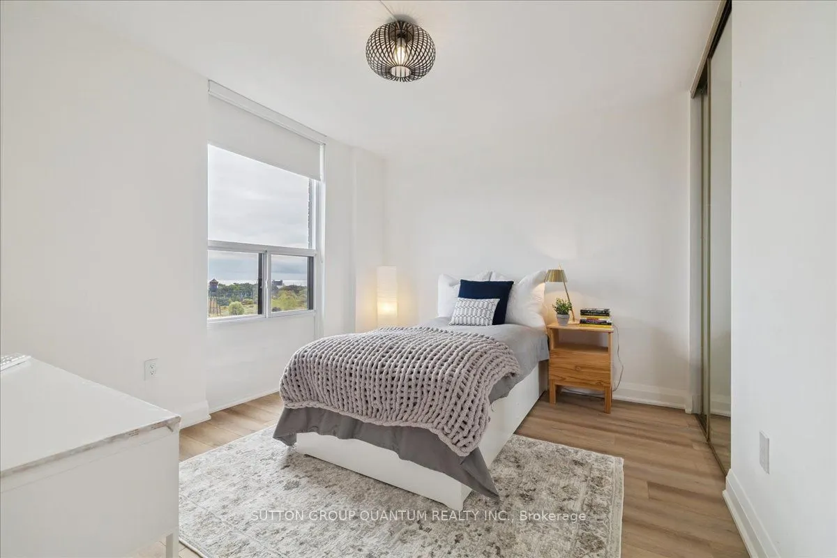 1515 Lakeshore Road E, #1404