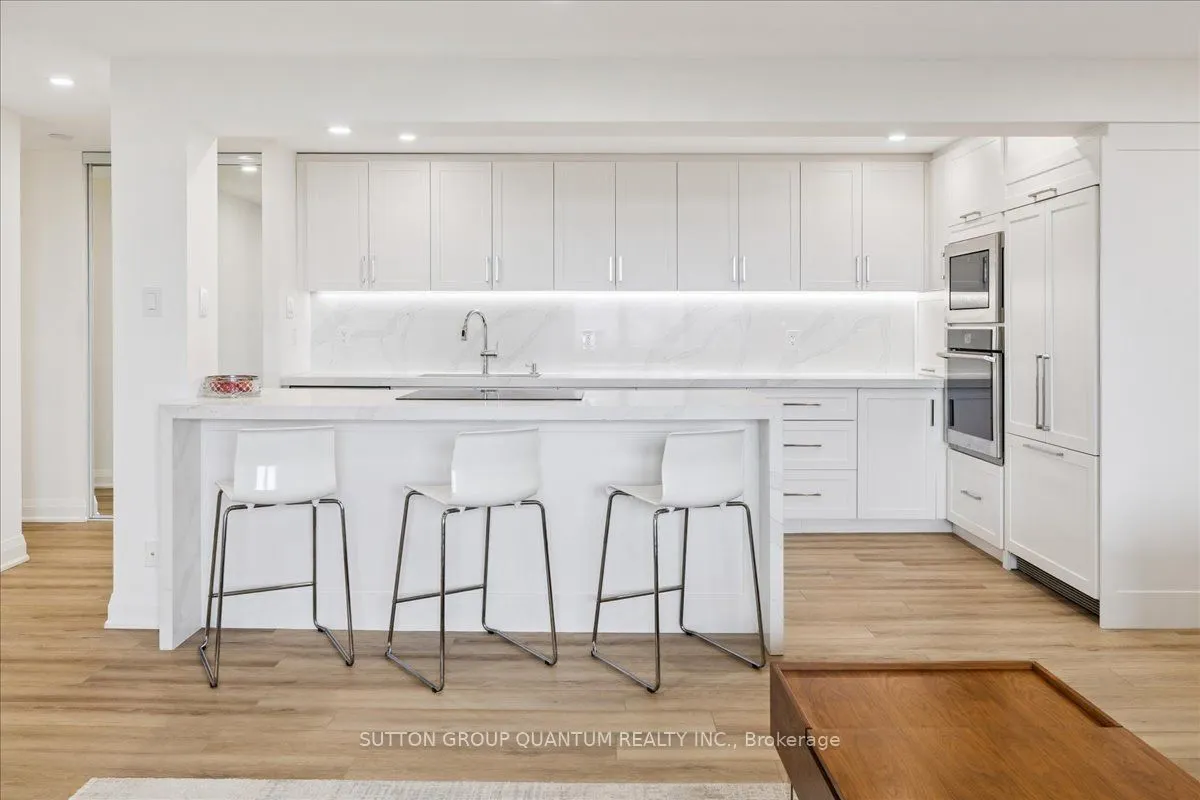 1515 Lakeshore Road E, #1404