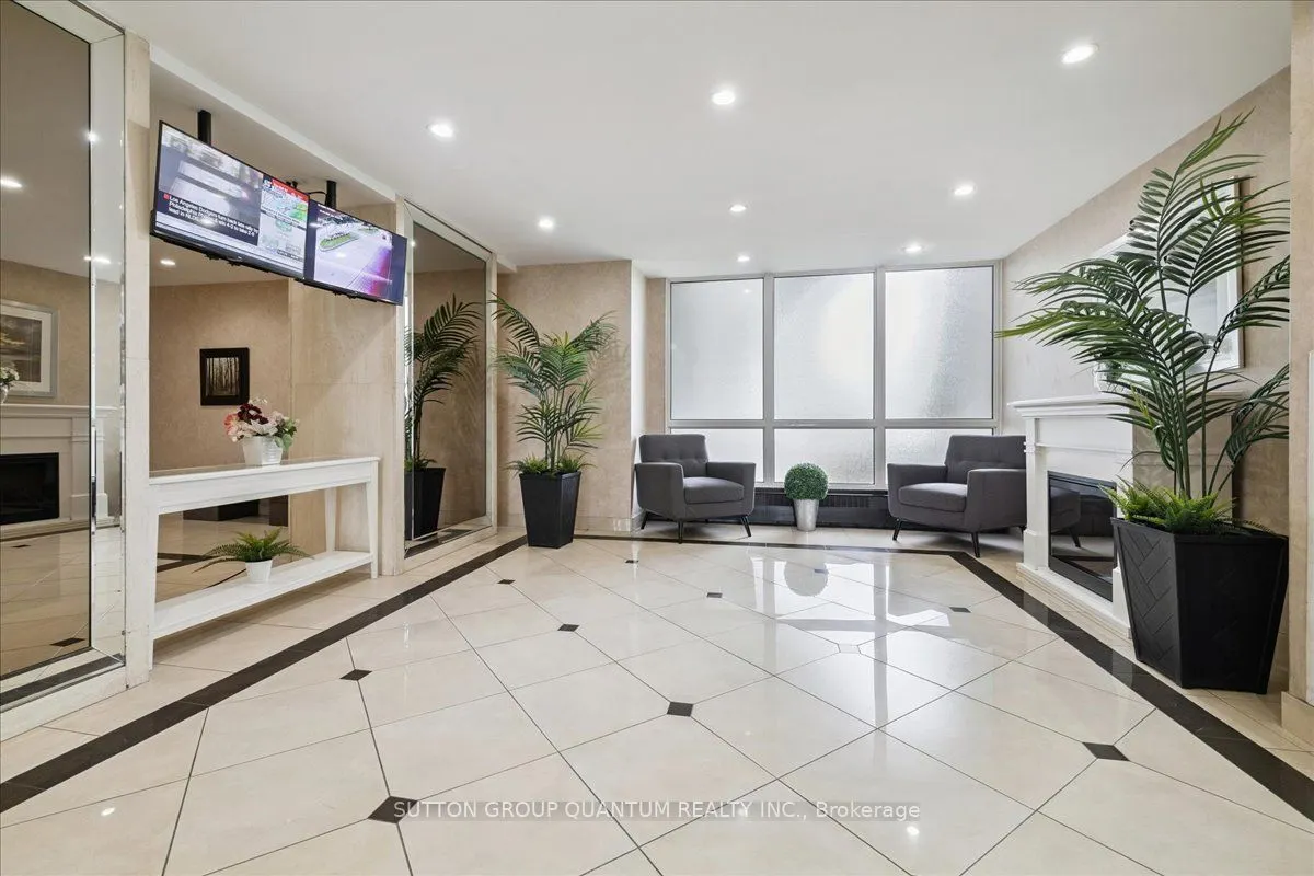 1515 Lakeshore Road E, #1404