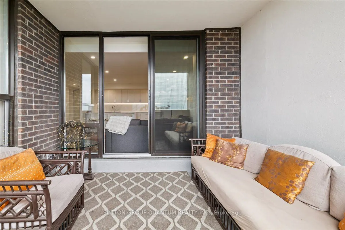 1515 Lakeshore Road E, #1404