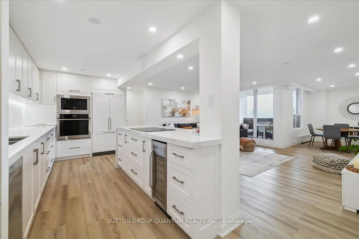 1515 Lakeshore Road E, #1404
