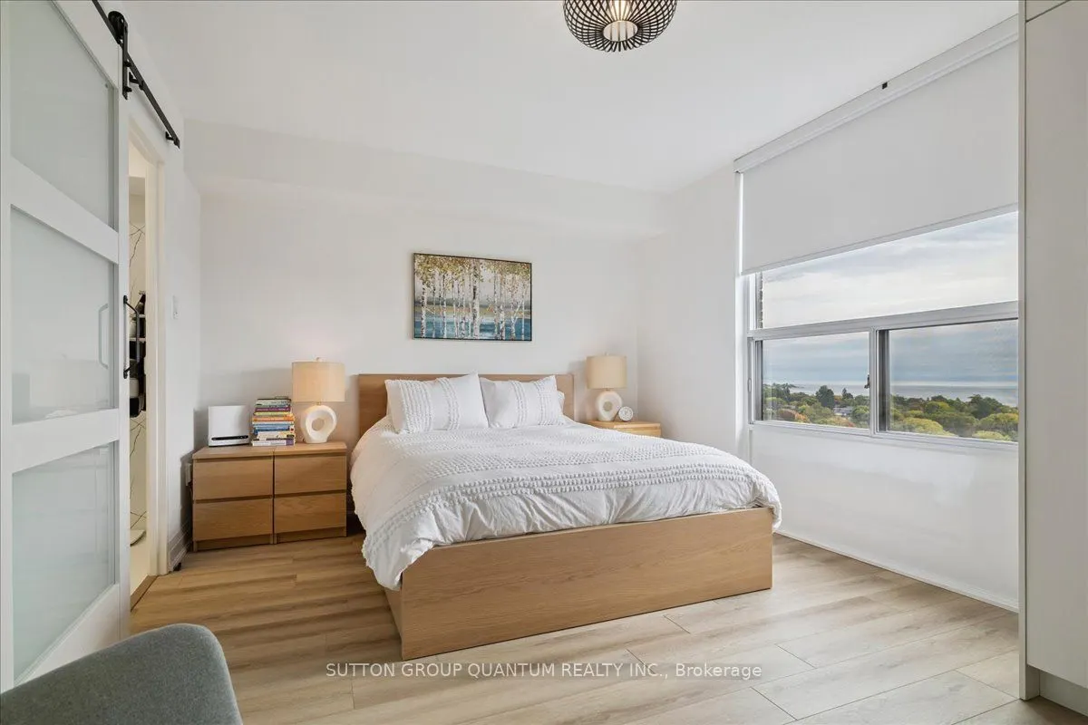 1515 Lakeshore Road E, #1404