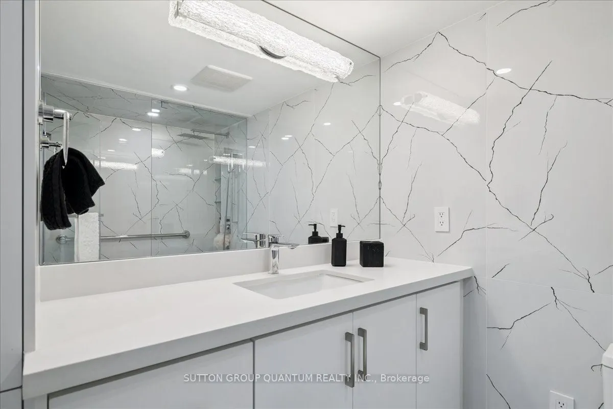 1515 Lakeshore Road E, #1404