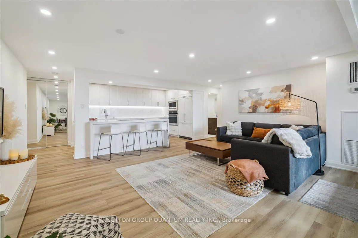 1515 Lakeshore Road E, #1404