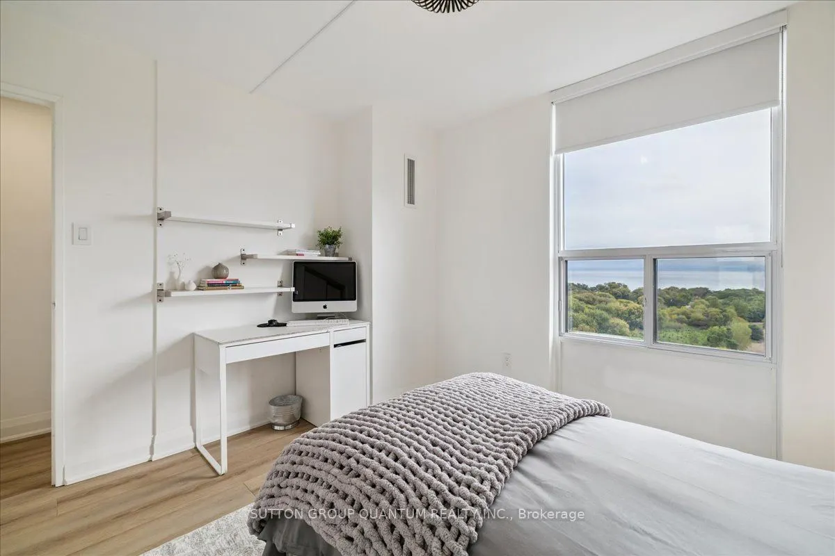 1515 Lakeshore Road E, #1404