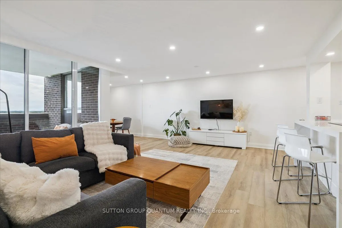 1515 Lakeshore Road E, #1404