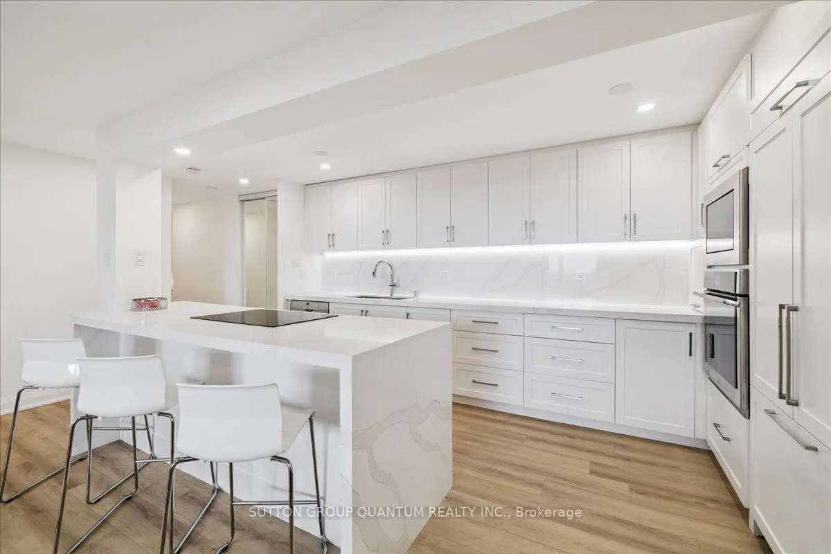 1515 Lakeshore Road E, #1404