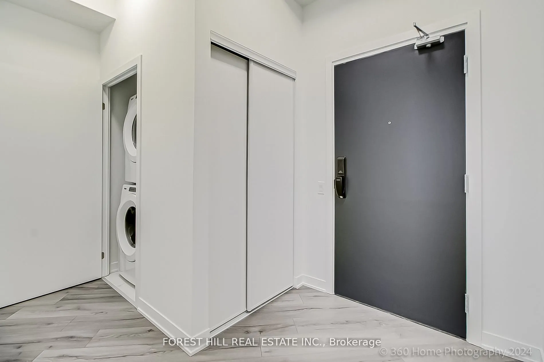 395 Dundas Street W, #PH 16