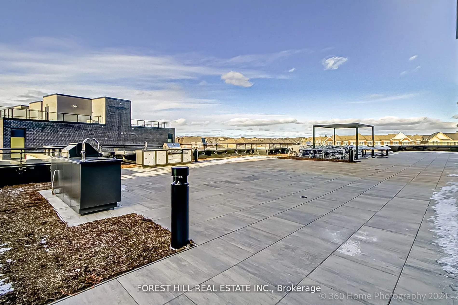 395 Dundas Street W, #PH 16