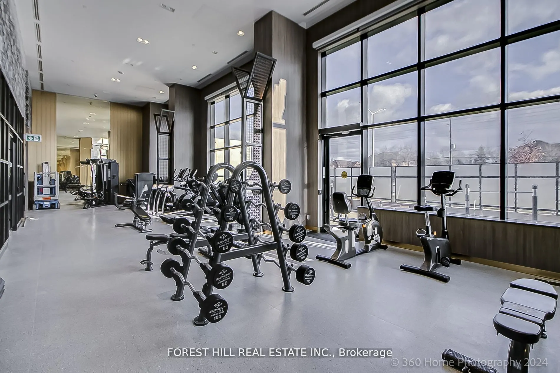 395 Dundas Street W, #PH 16