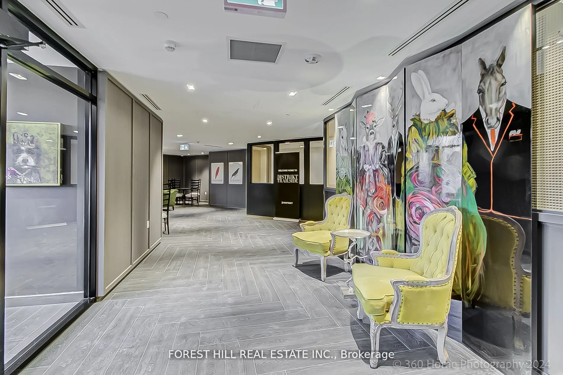395 Dundas Street W, #PH 16