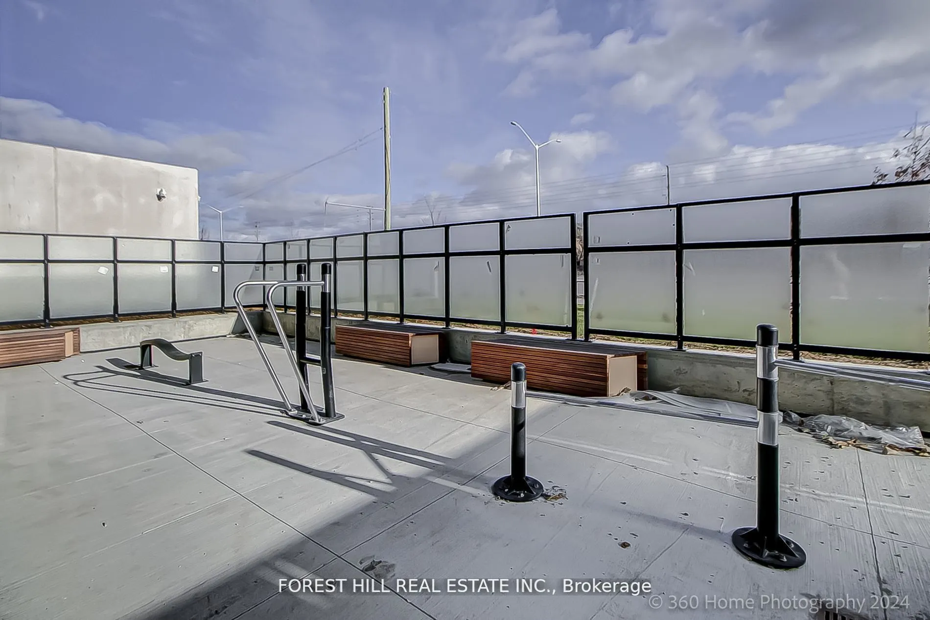 395 Dundas Street W, #PH 16