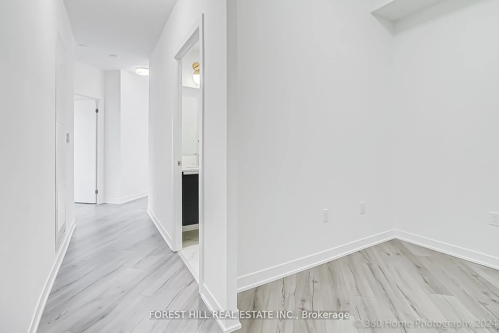 395 Dundas Street W, #PH 16