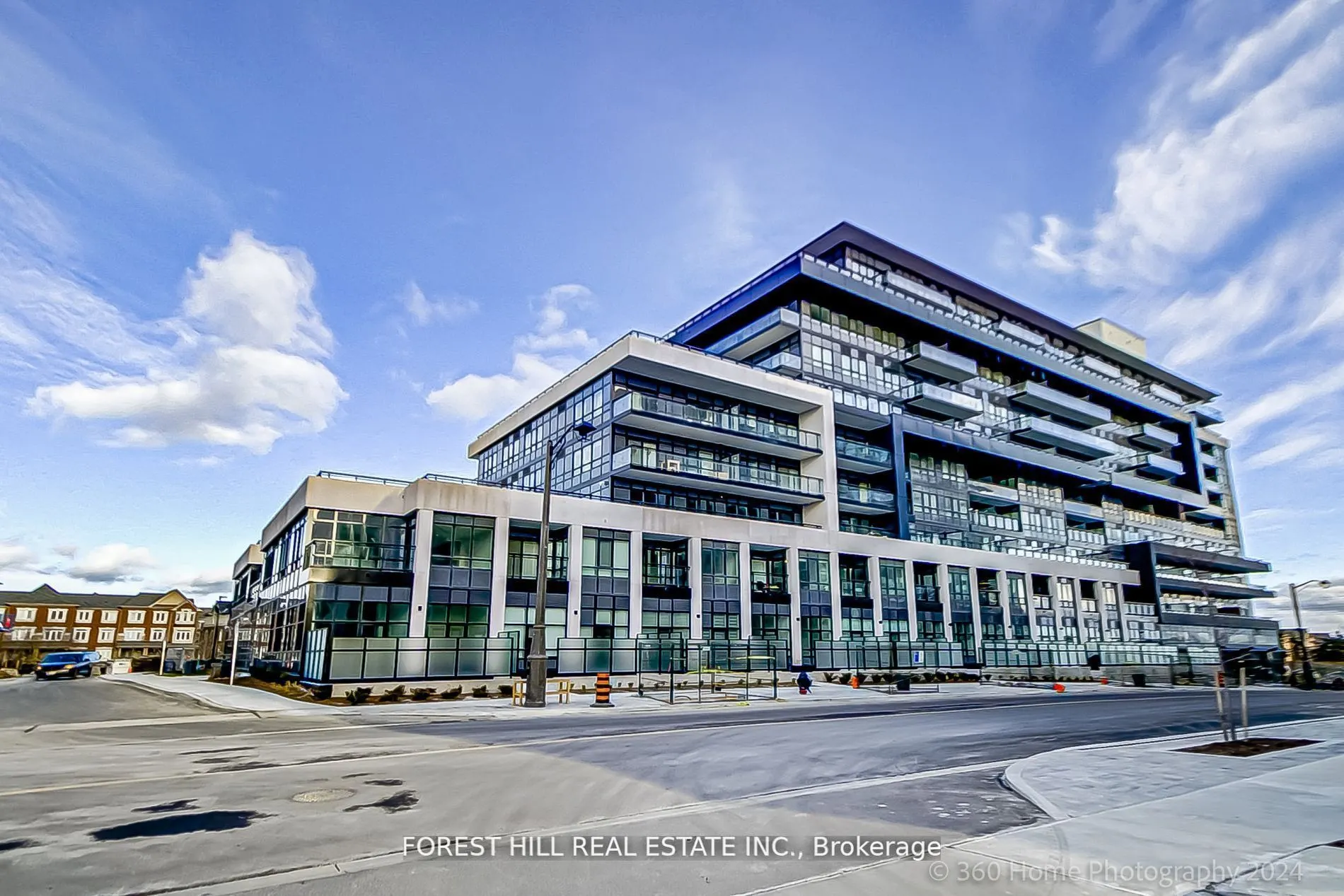 395 Dundas Street W, #PH 16