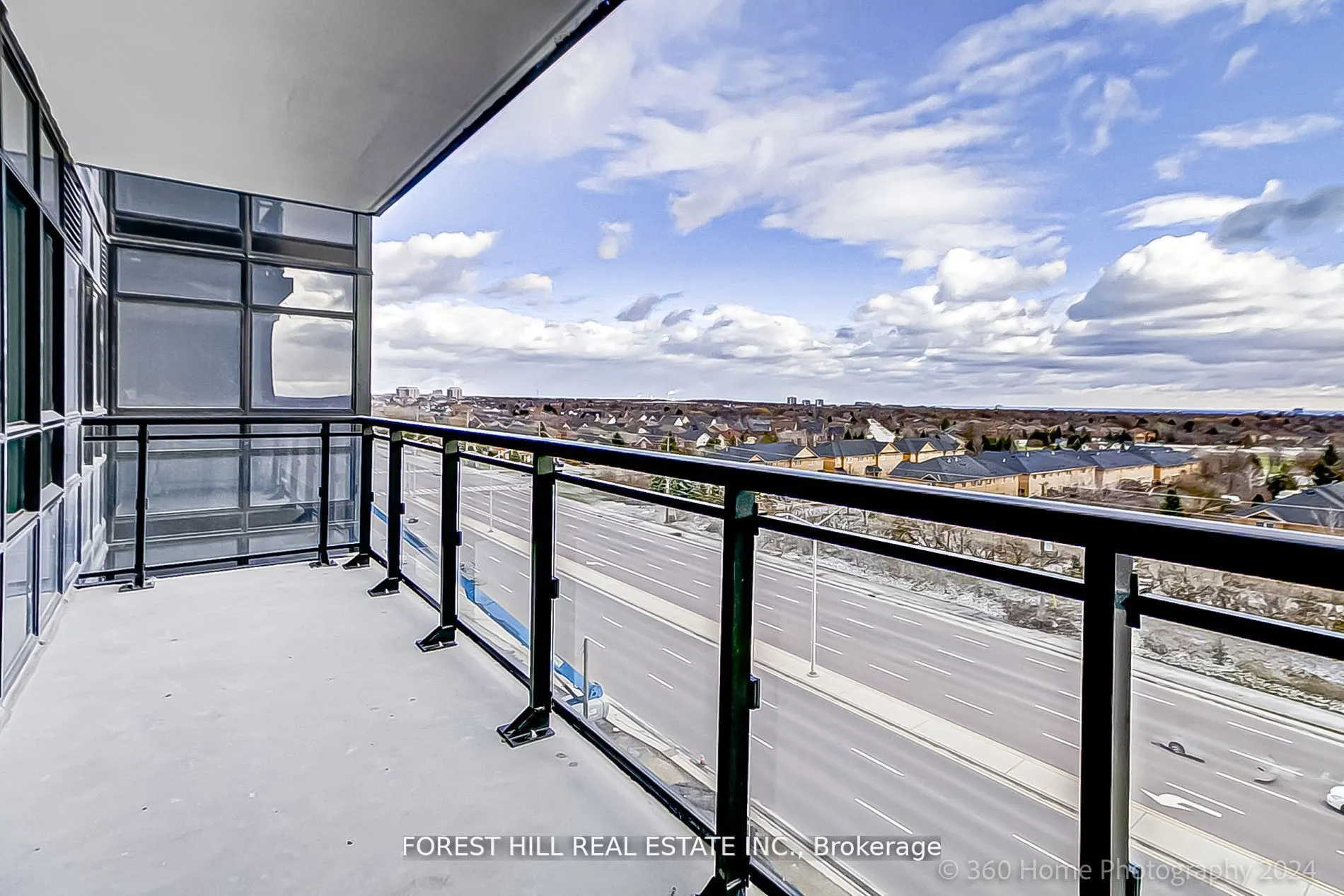 395 Dundas Street W, #PH 16
