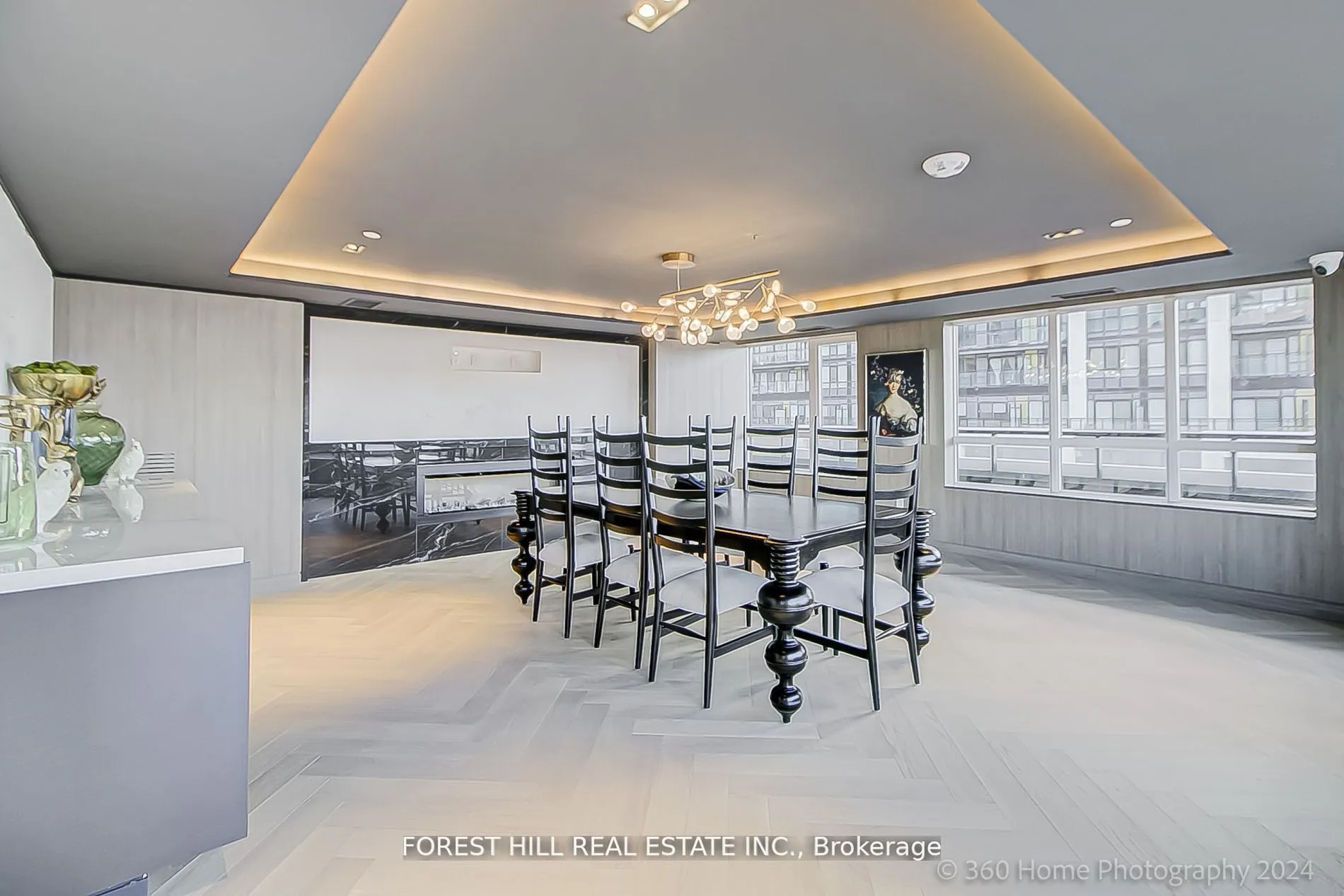 395 Dundas Street W, #PH 16