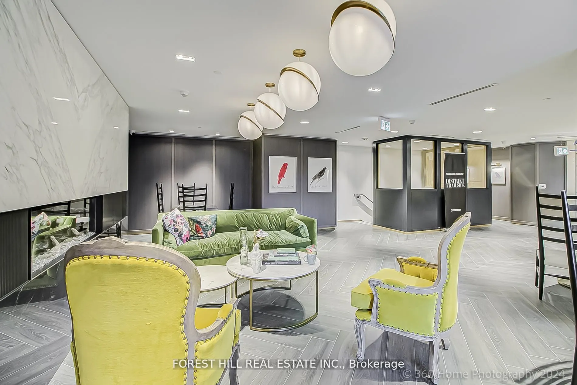 395 Dundas Street W, #PH 16