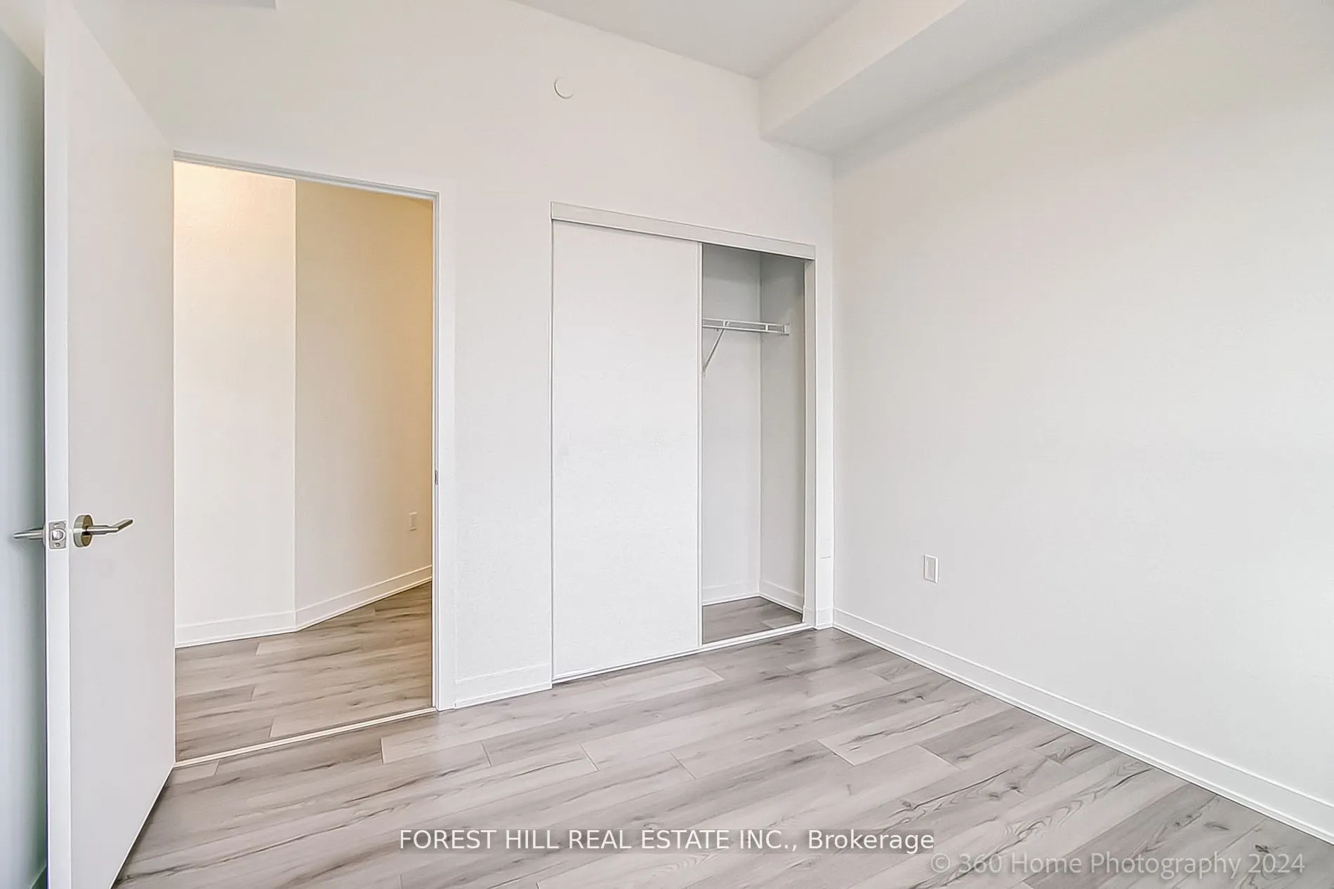 395 Dundas Street W, #PH 16