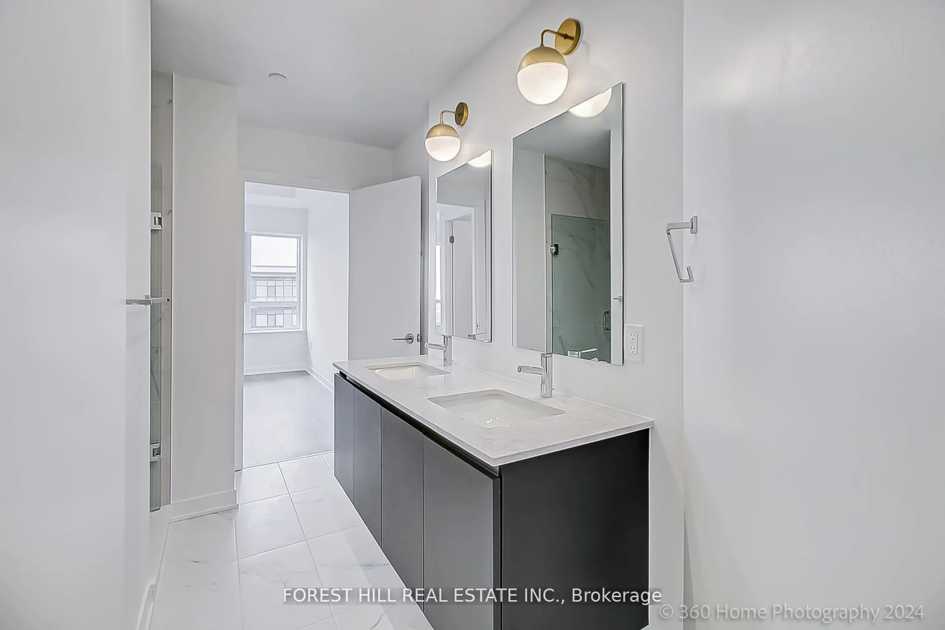 395 Dundas Street W, #PH 16