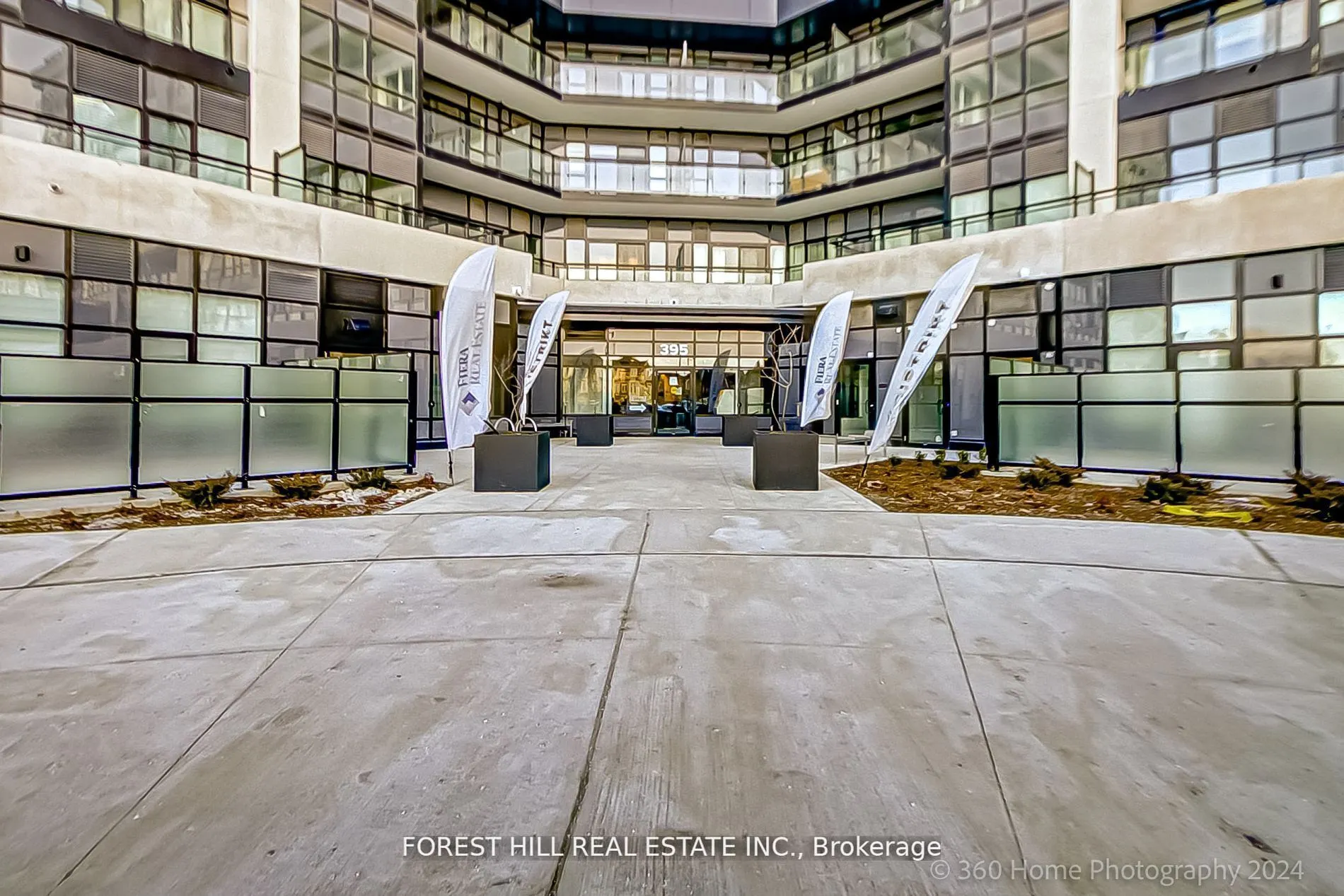 395 Dundas Street W, #PH 16