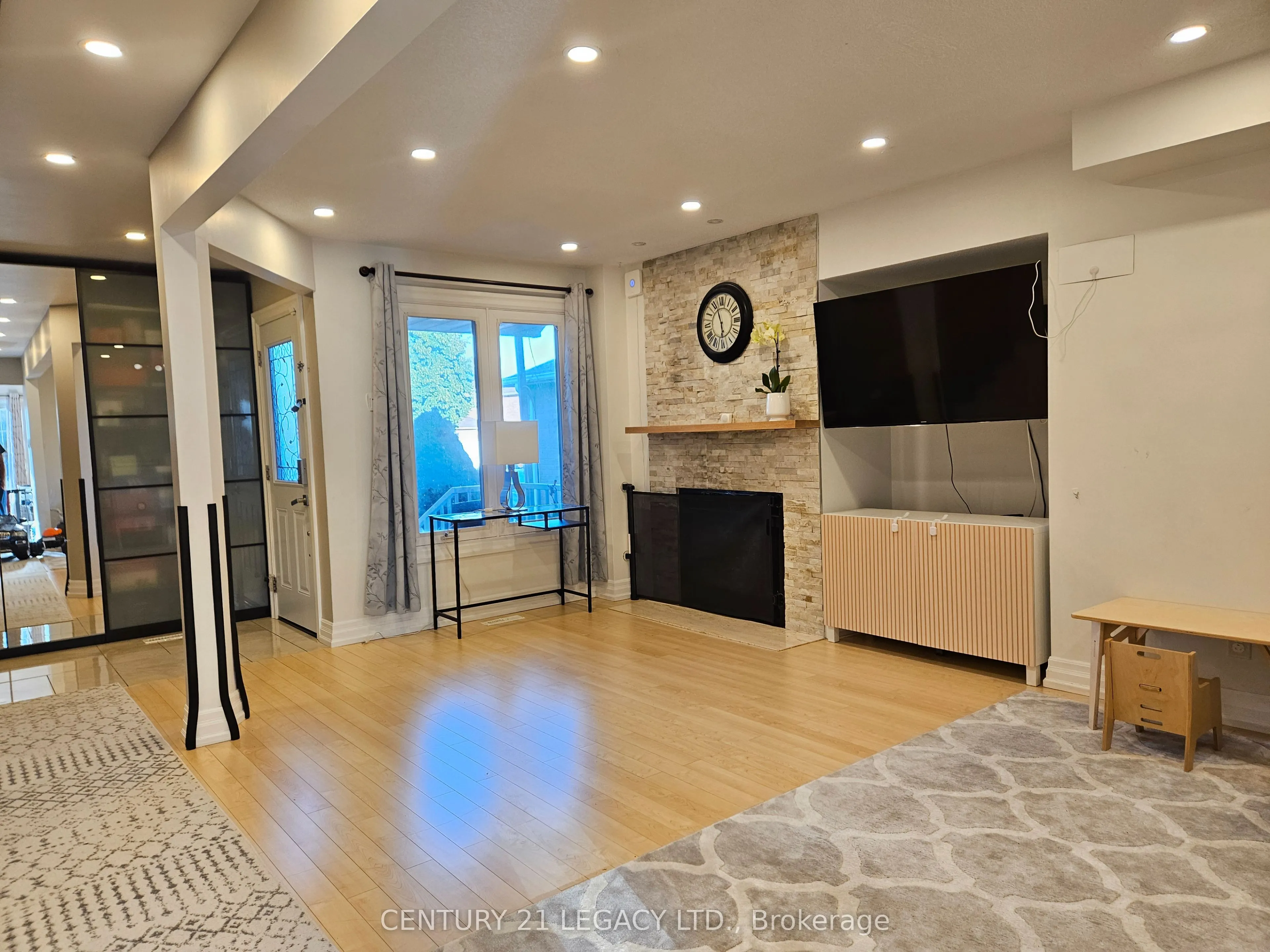 1298 Valerie Crescent