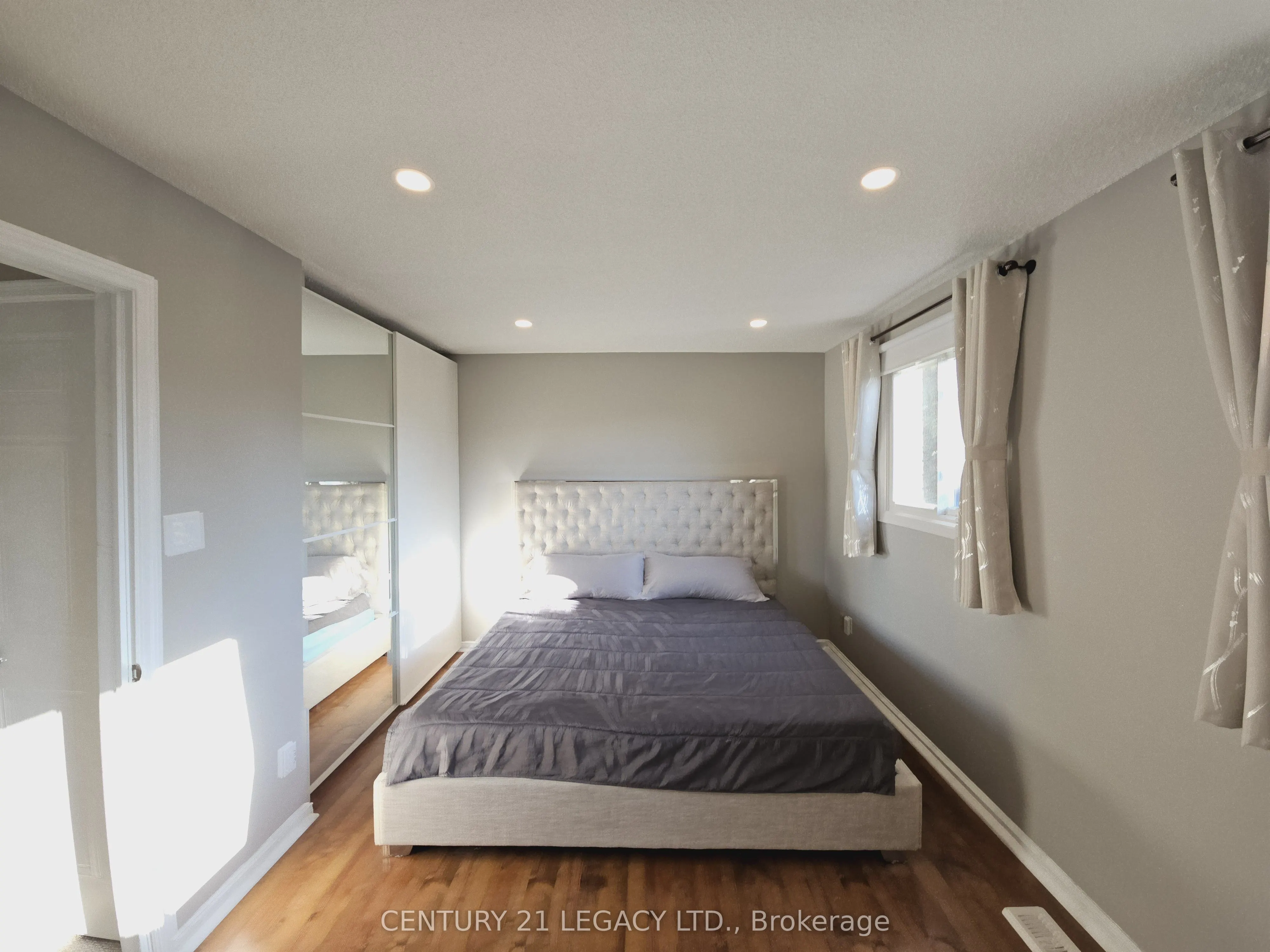 1298 Valerie Crescent