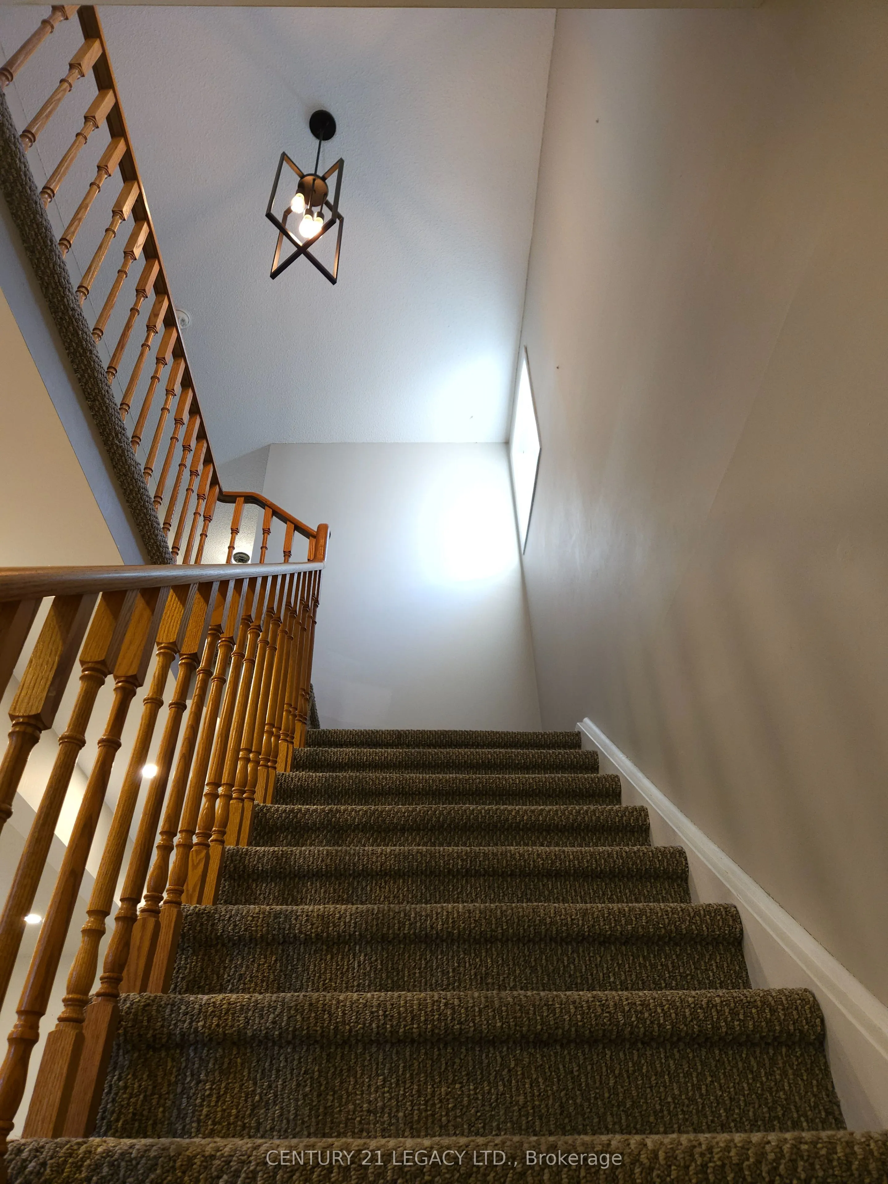 1298 Valerie Crescent
