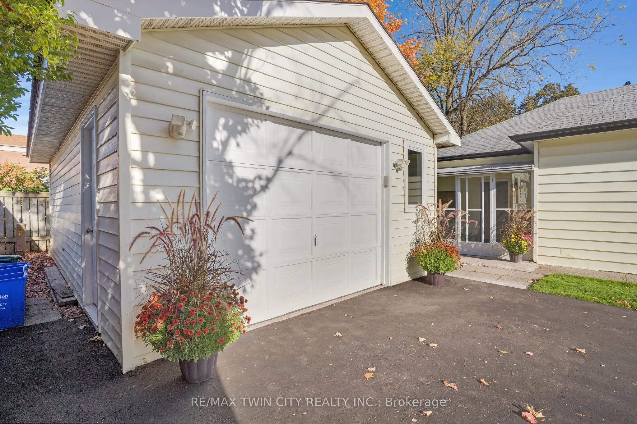 7 Frederick Street S