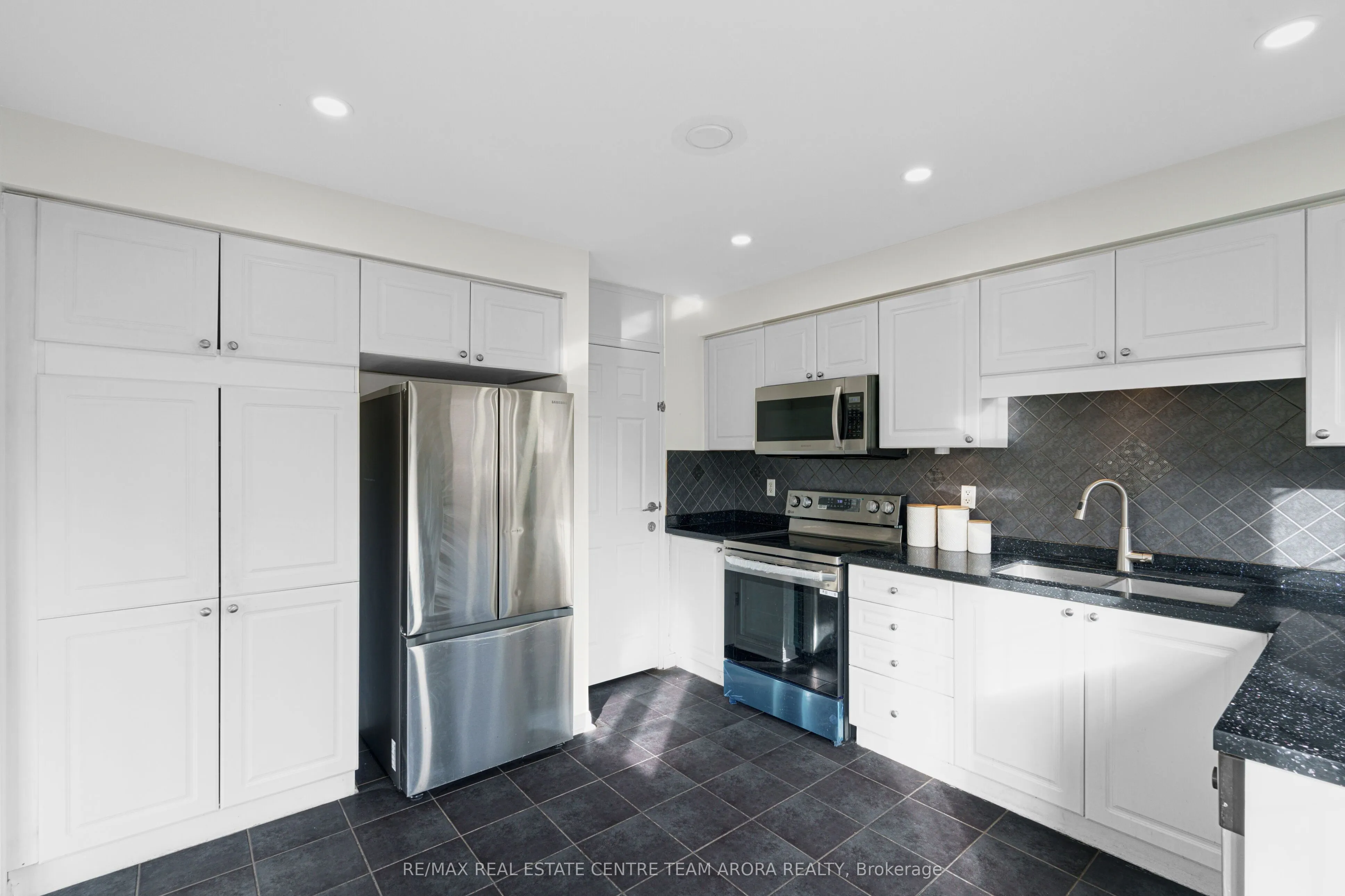 4 Dalia Street