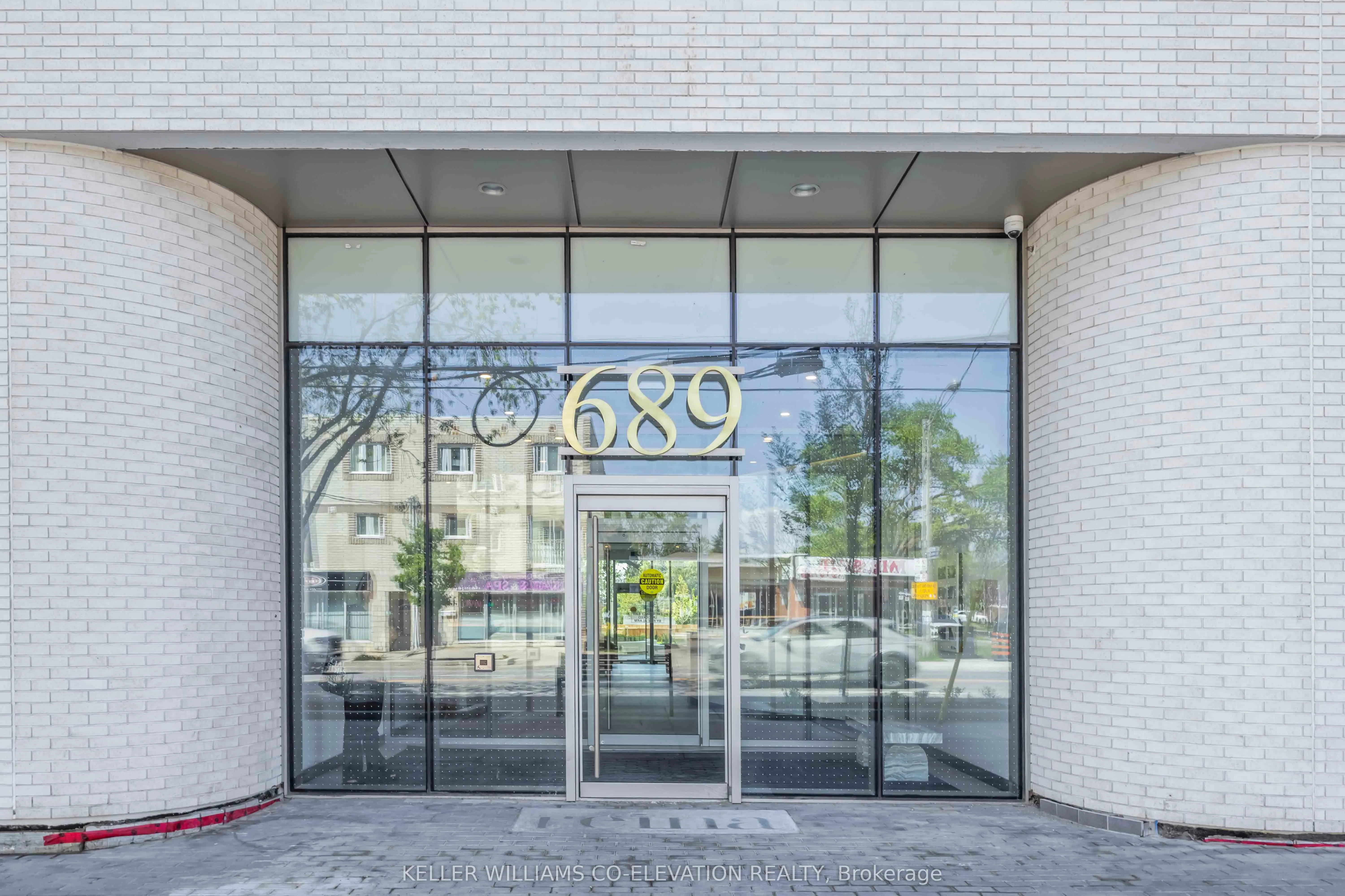 689 The Queensway Street