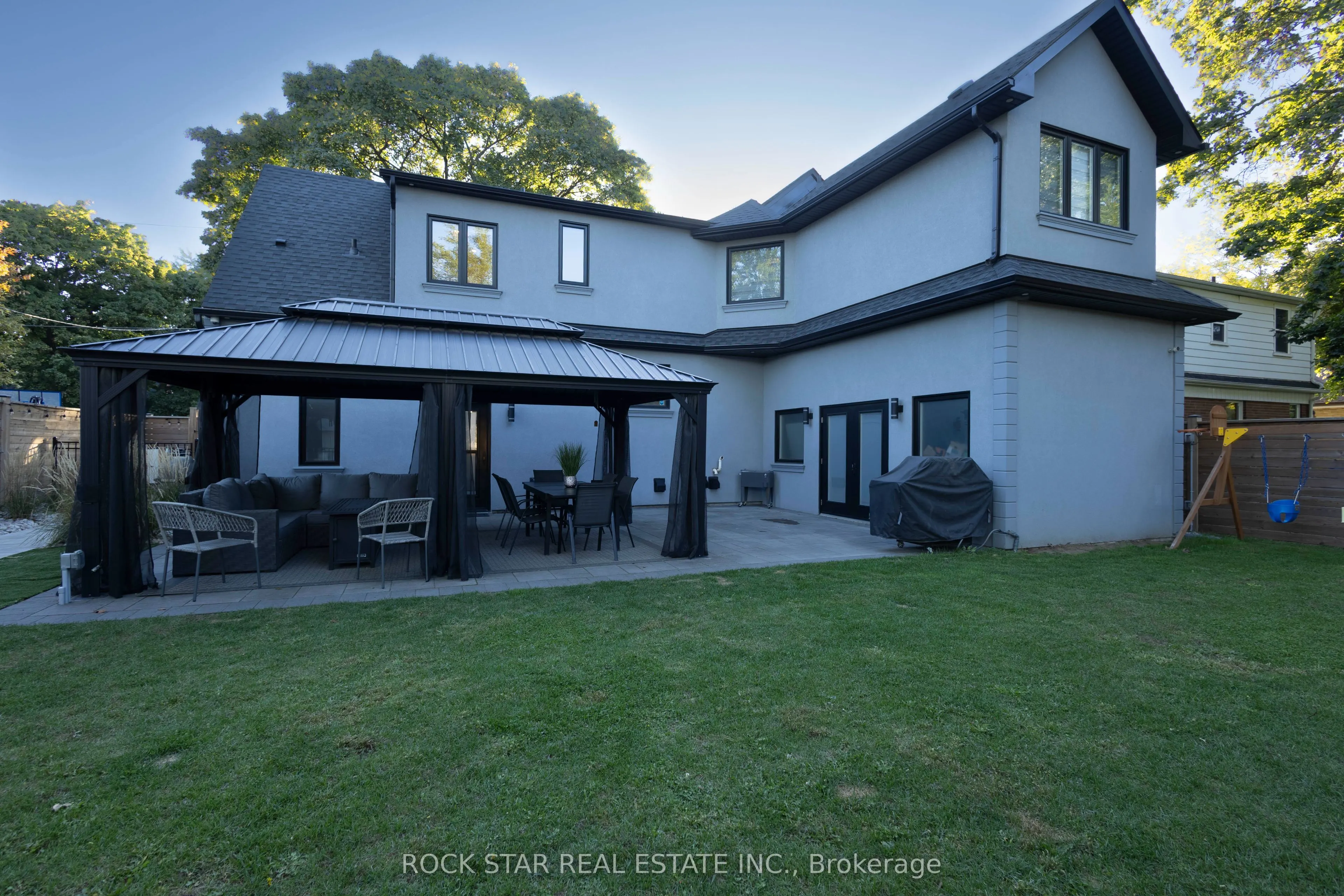 2055 Courtland Crescent
