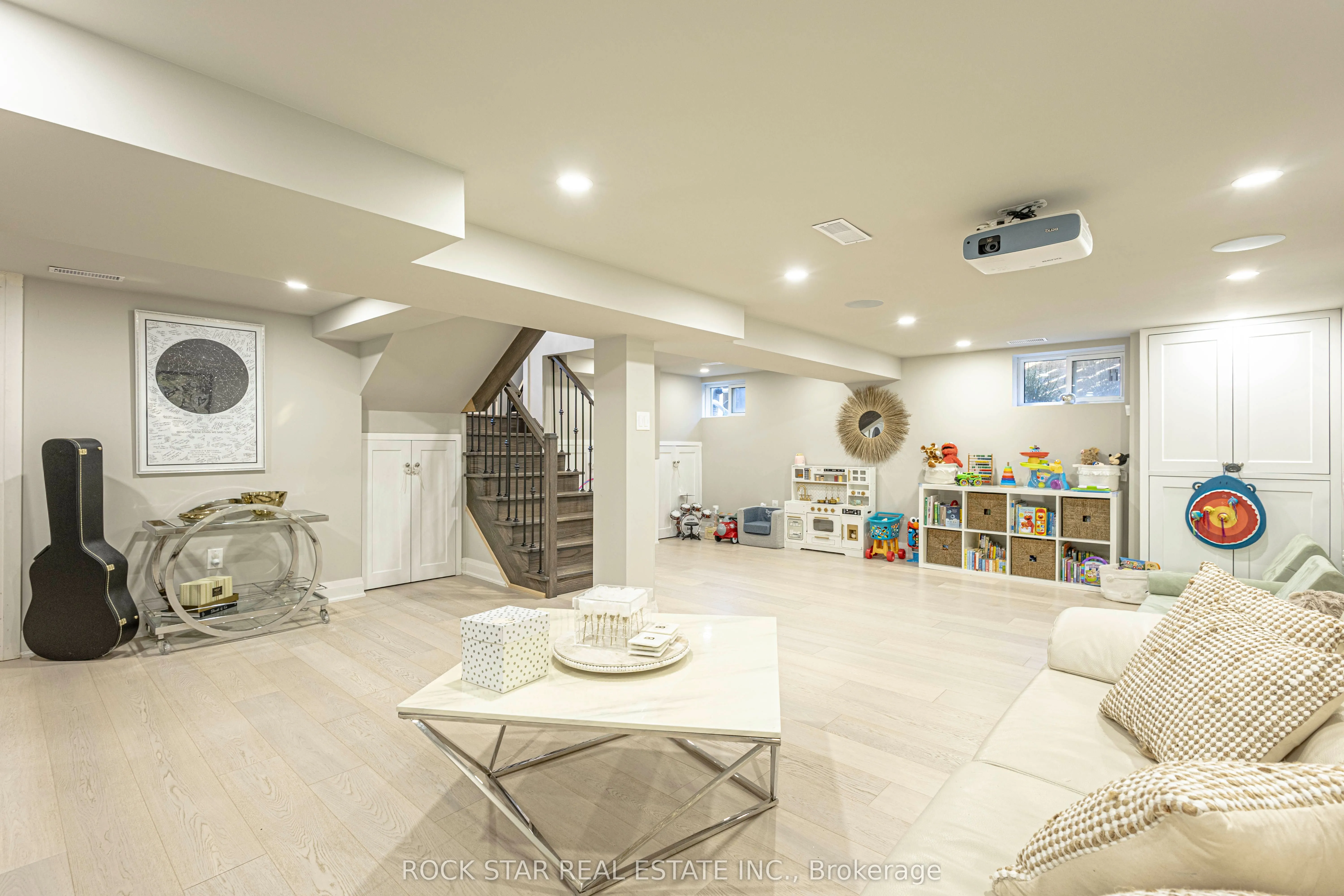 2055 Courtland Crescent
