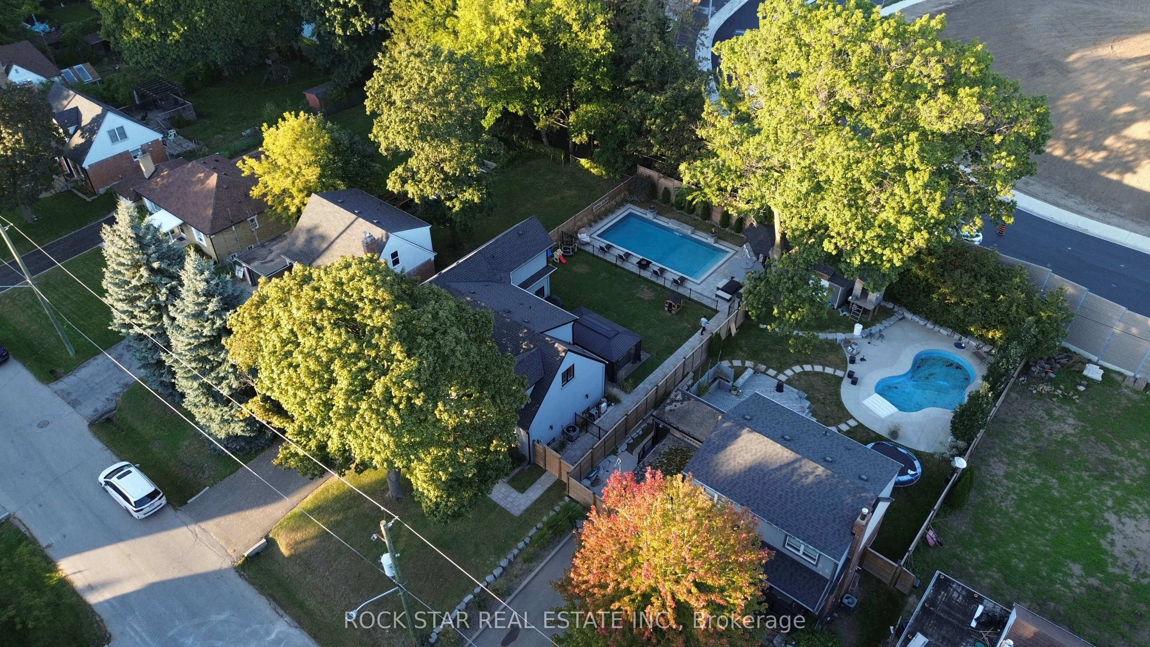 2055 Courtland Crescent