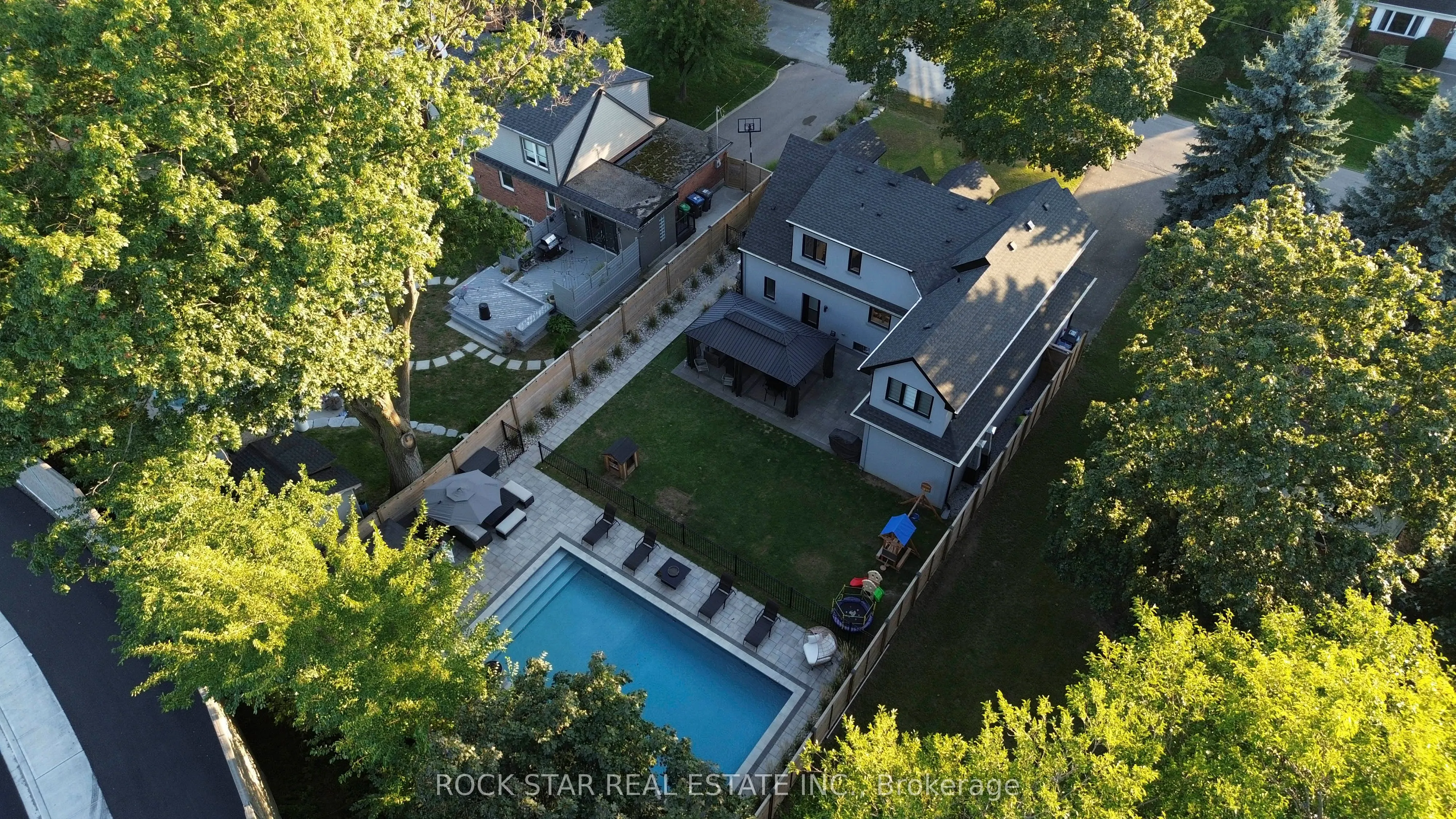 2055 Courtland Crescent