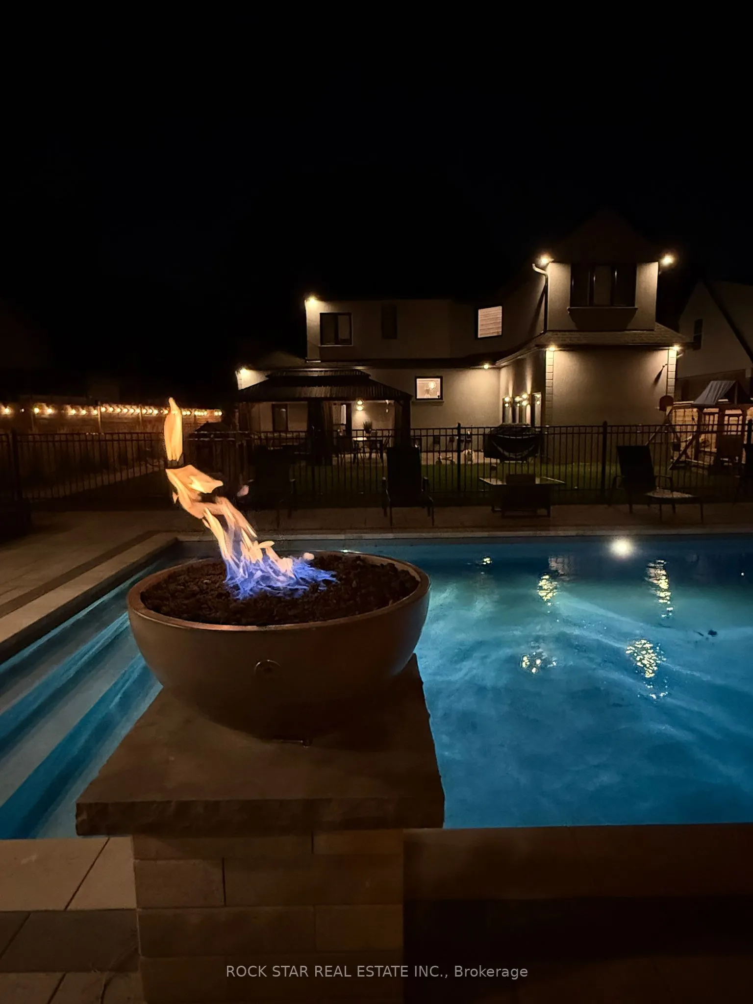 2055 Courtland Crescent